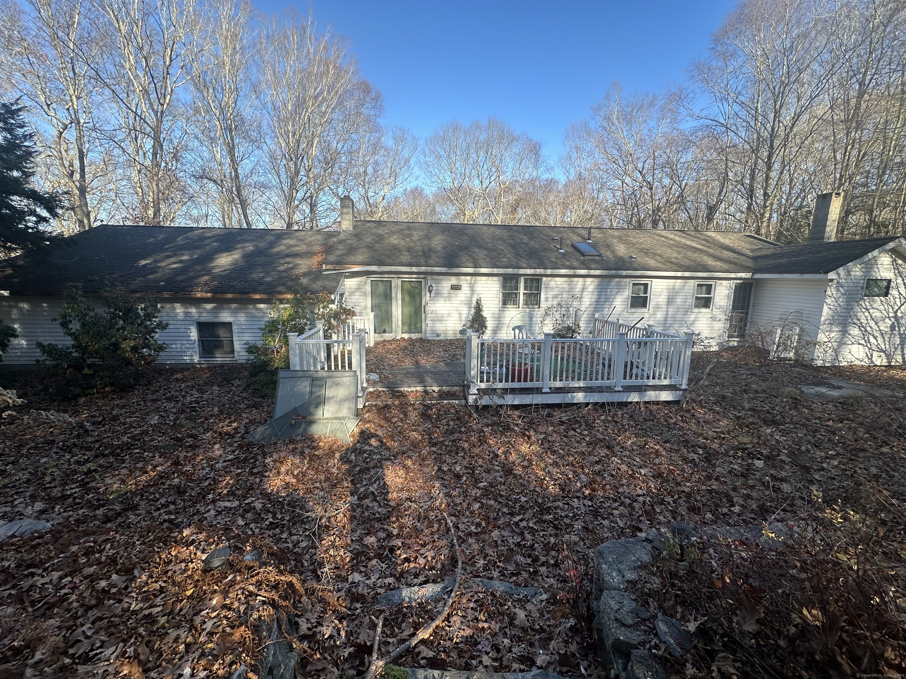 75 White Plains Road, Norwich, Connecticut - 3 Bedrooms  
2 Bathrooms  
6 Rooms - 