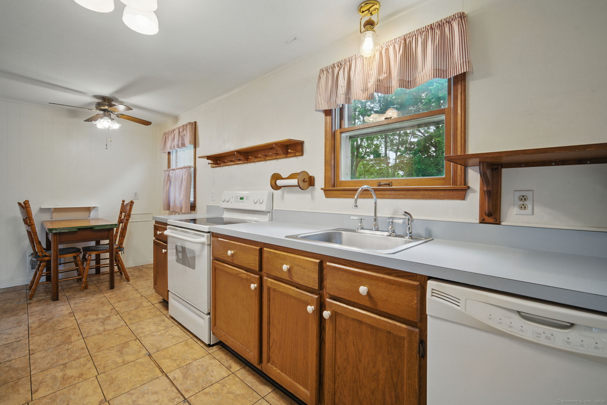 Rocky Hill, Connecticut 06067, United States, 2 Bedrooms Bedrooms, ,1 BathroomBathrooms,Residential,Active,149652