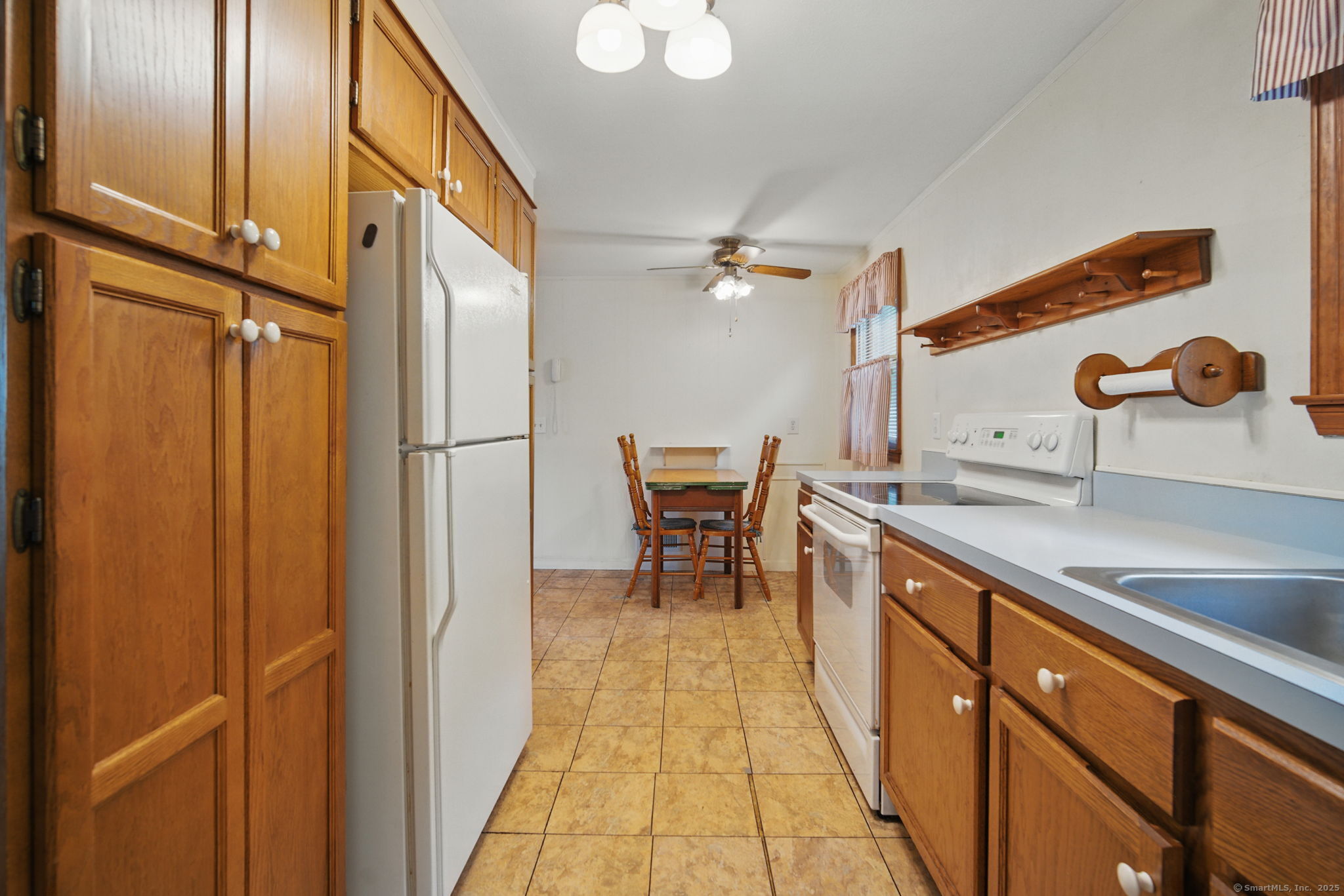 Rocky Hill, Connecticut 06067, United States, 2 Bedrooms Bedrooms, ,1 BathroomBathrooms,Residential,Active,149652