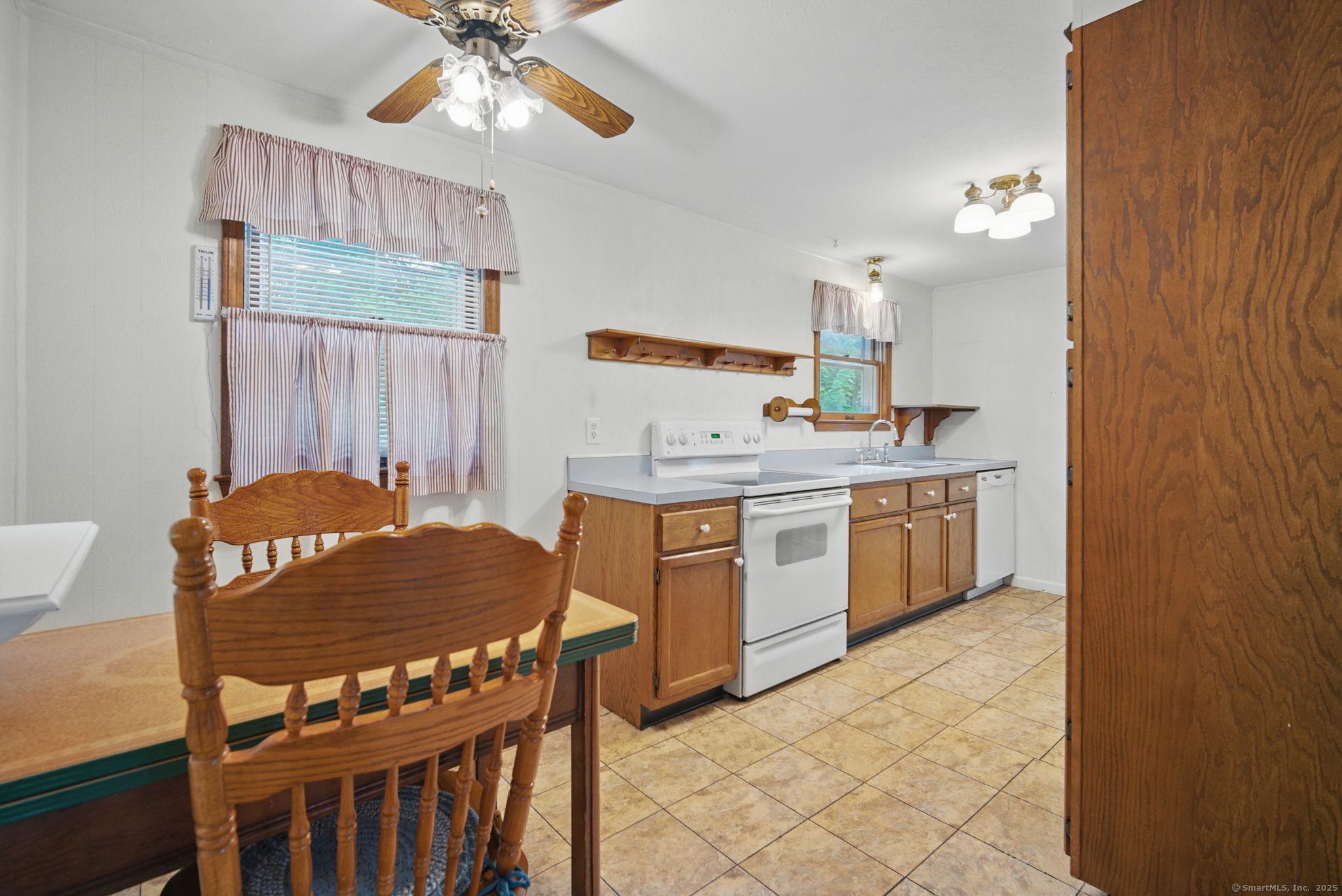 Rocky Hill, Connecticut 06067, United States, 2 Bedrooms Bedrooms, ,1 BathroomBathrooms,Residential,Active,149652