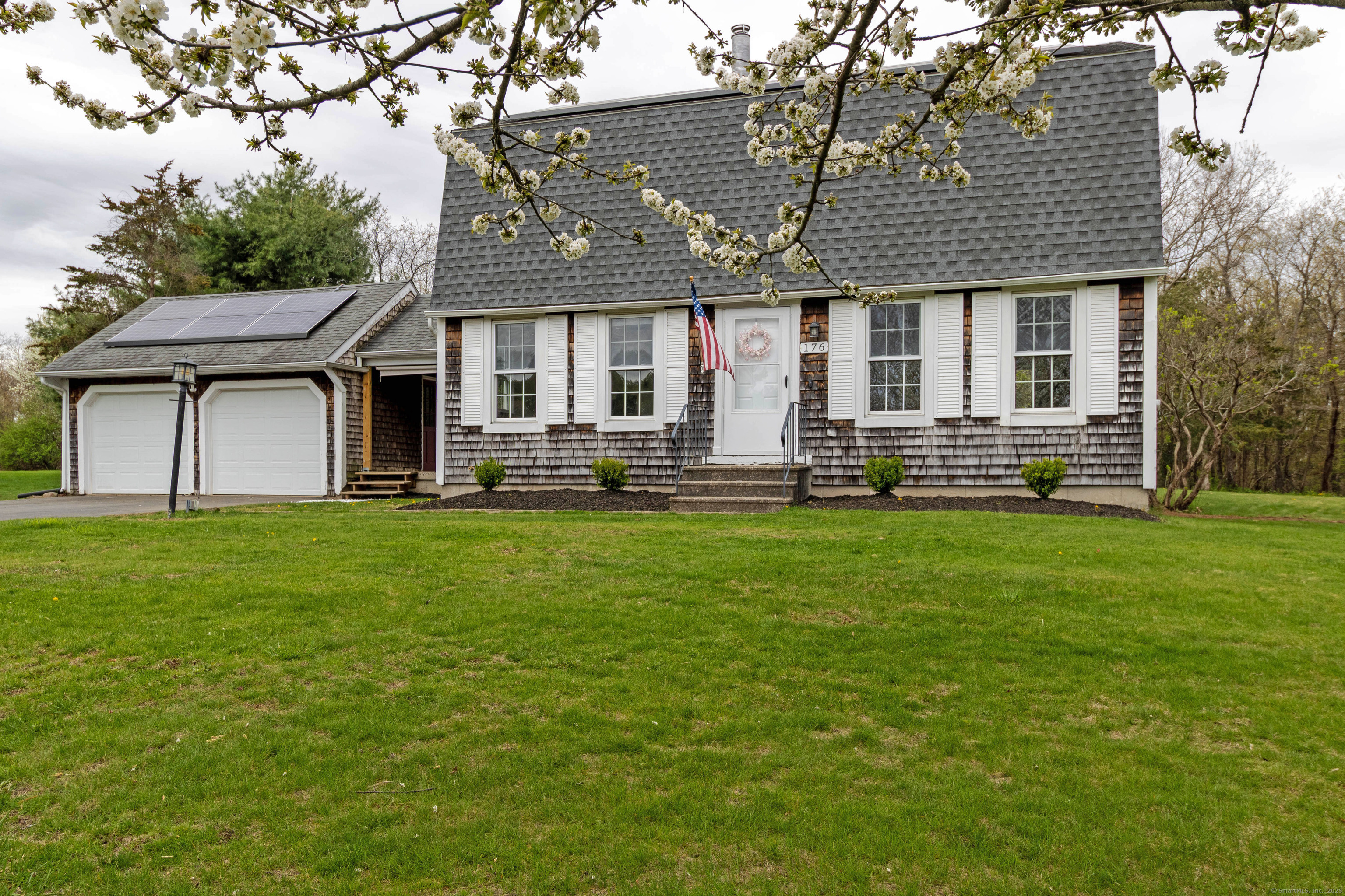 Highmeadow Lane, Middletown, Connecticut - 3 Bedrooms  
2 Bathrooms  
7 Rooms - 