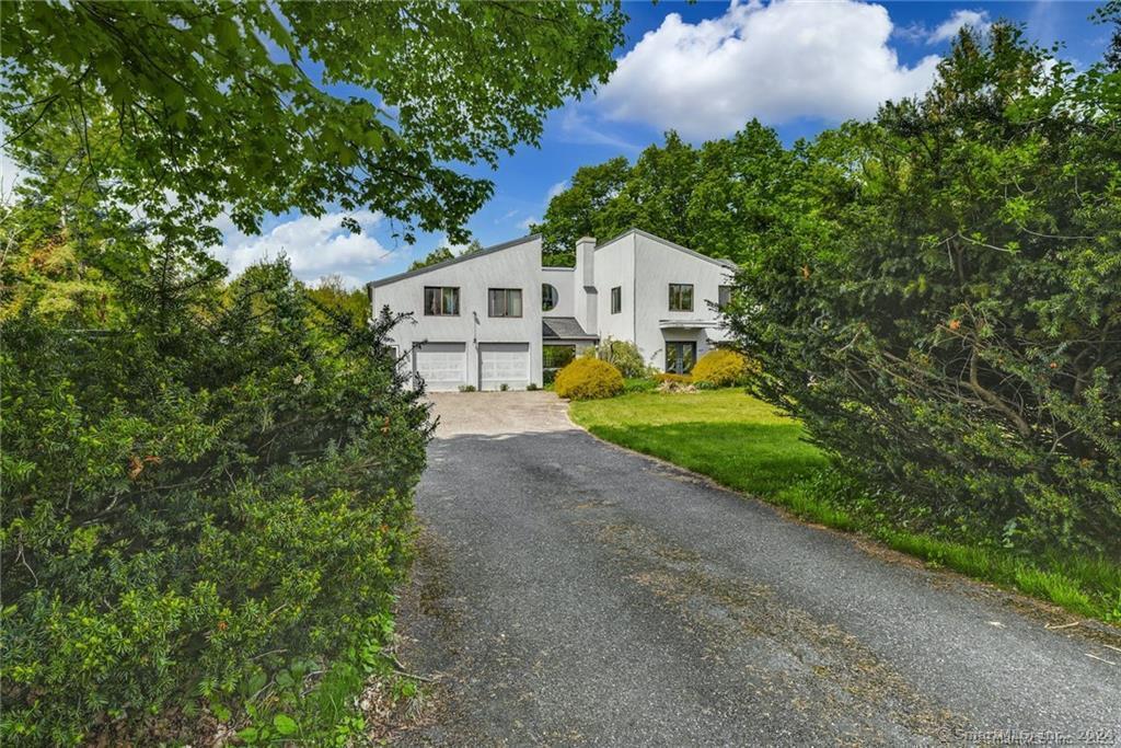 Chestnut Tree Hill Road, Oxford, Connecticut - 2 Bedrooms  
1 Bathrooms  
4 Rooms - 