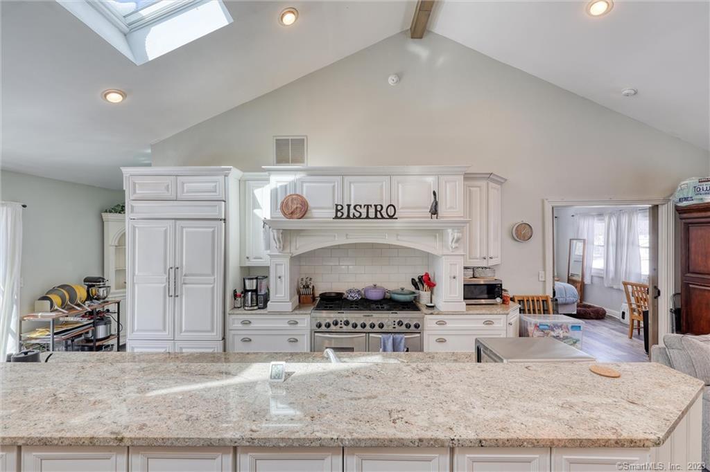 Taunton Hill Road A, Newtown, Connecticut - 1 Bedrooms  
1 Bathrooms  
4 Rooms - 