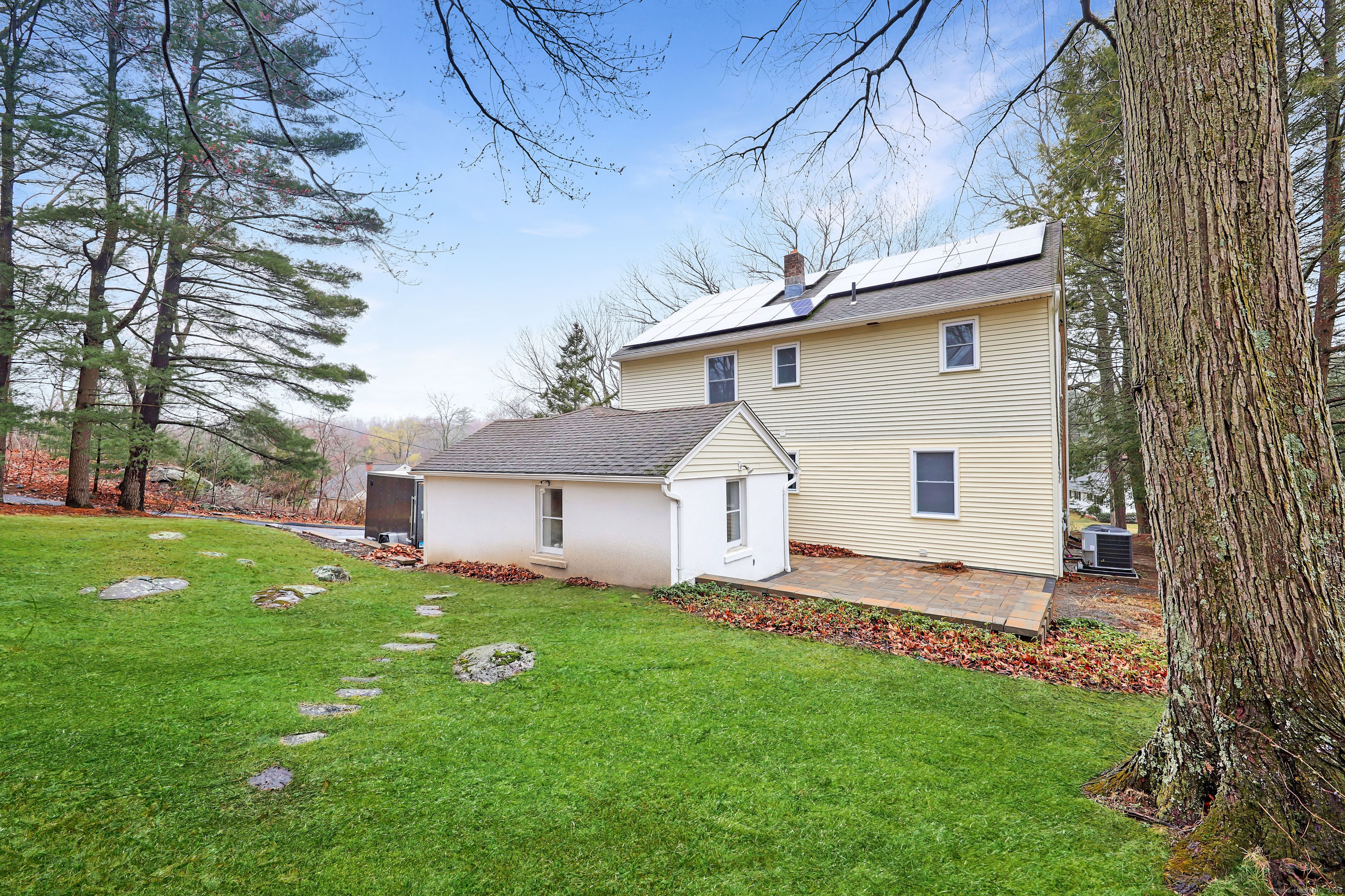 76 Three Mile Hill Road, Middlebury, Connecticut image 2