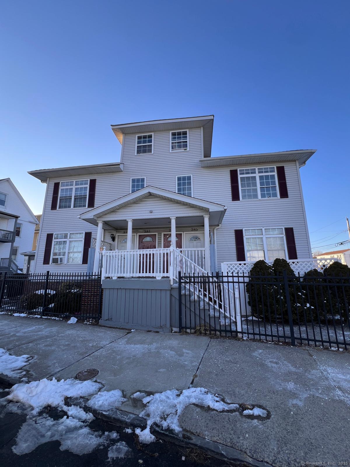 Waterview Avenue B, Bridgeport, Connecticut - 3 Bedrooms  
1 Bathrooms  
5 Rooms - 