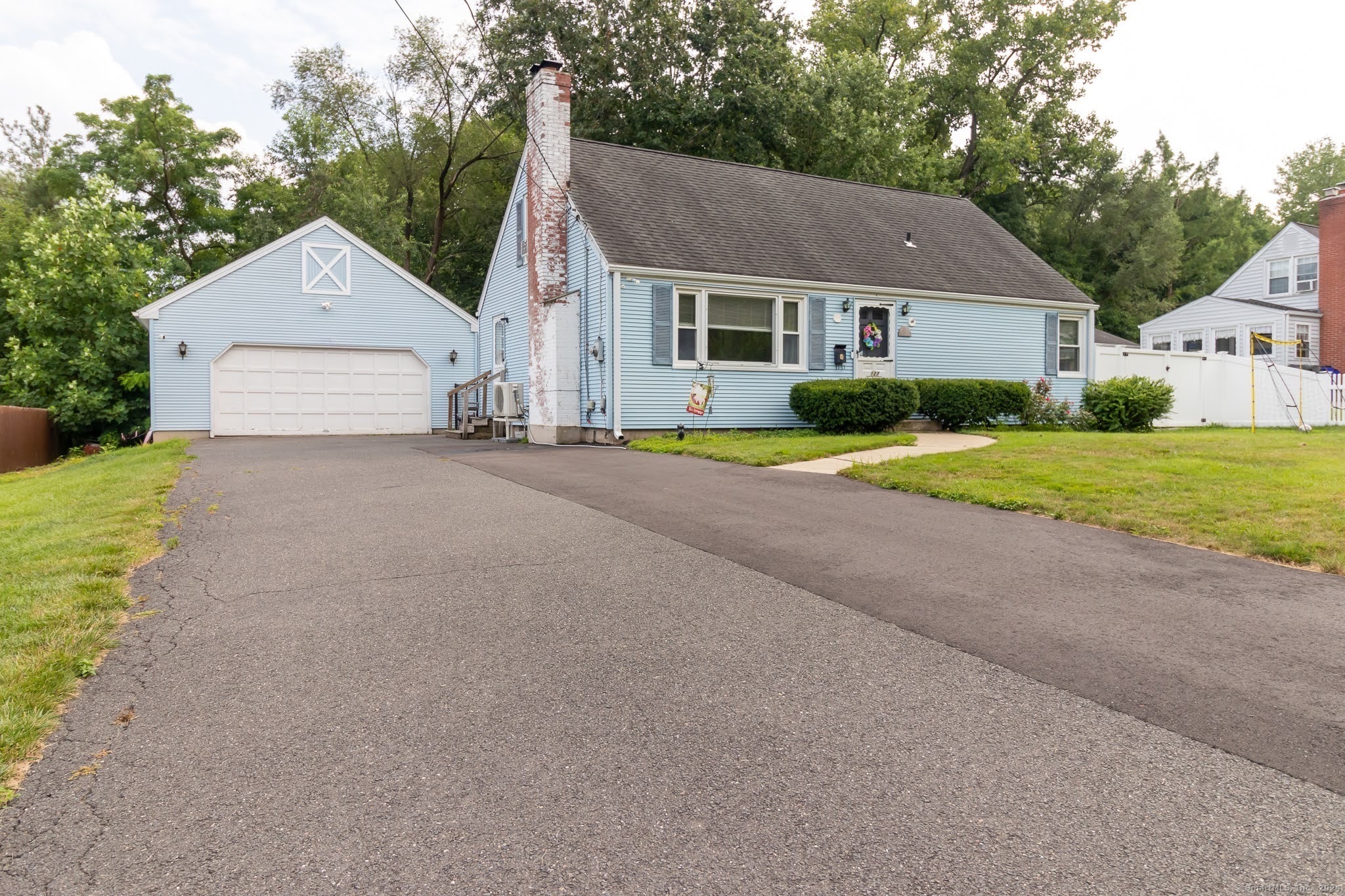 Property for Sale at 127 Sunset Street, Windsor Locks, Connecticut - Bedrooms: 3 
Bathrooms: 2 
Rooms: 6  - $299,900
