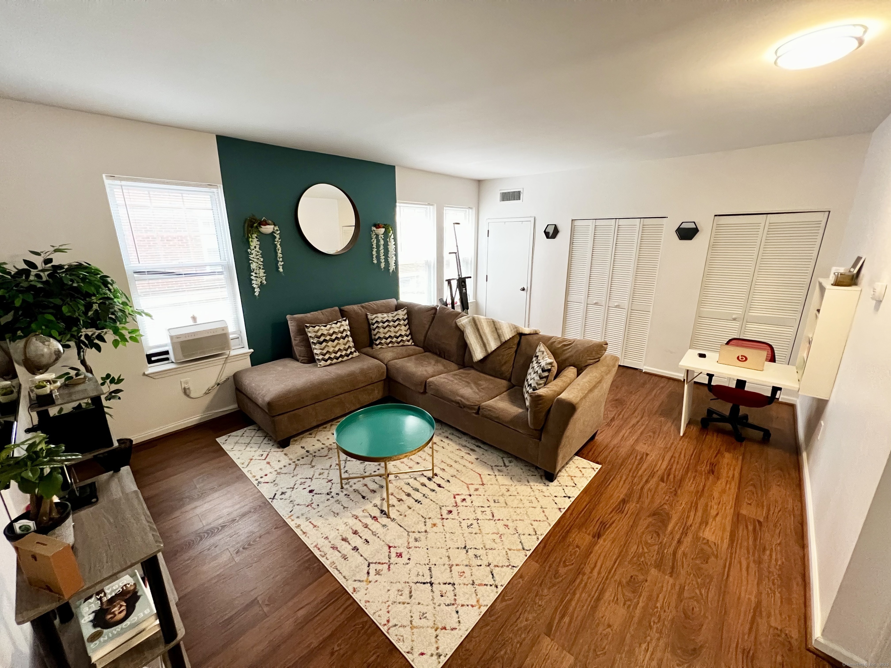 Willard Street A, Hartford, Connecticut - 1 Bedrooms  
1 Bathrooms  
3 Rooms - 