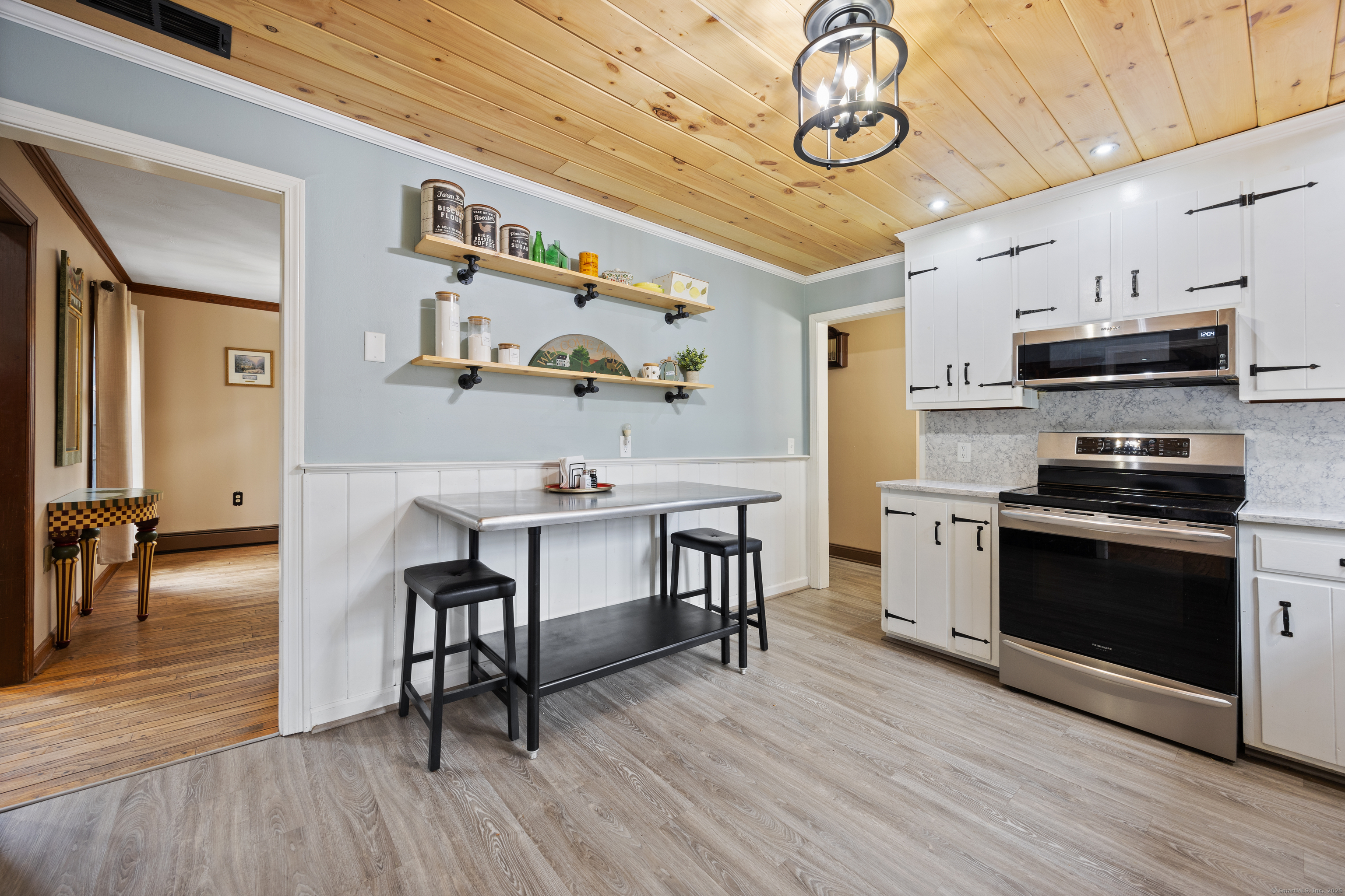 390 W High Street, East Hampton, Connecticut image 3