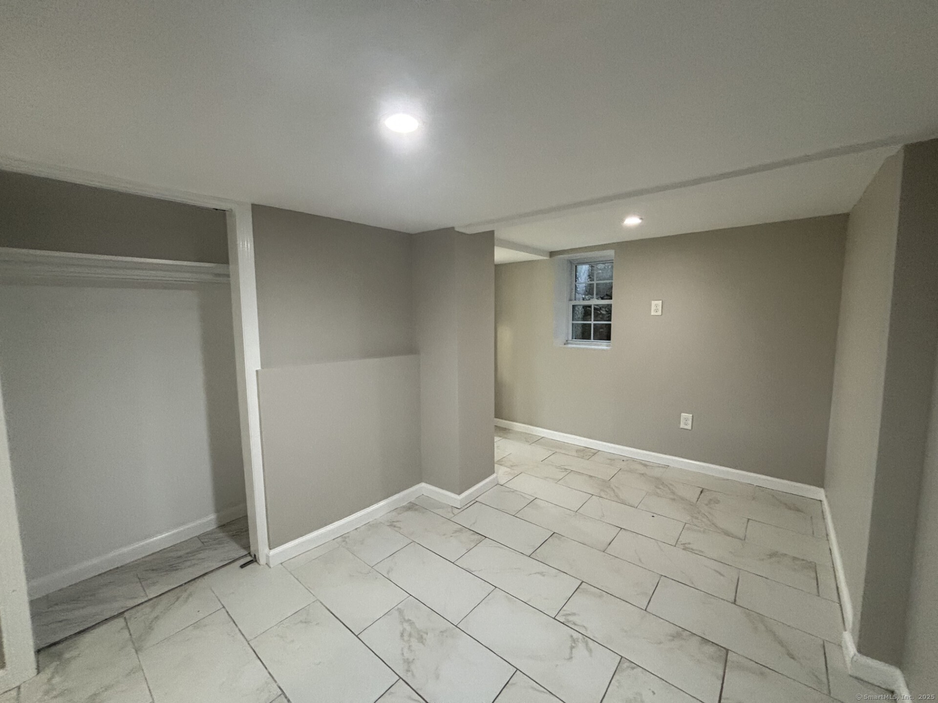 Greenwich, Connecticut 06831, United States, 2 Bedrooms Bedrooms, ,1 BathroomBathrooms,Residential,Active,187174