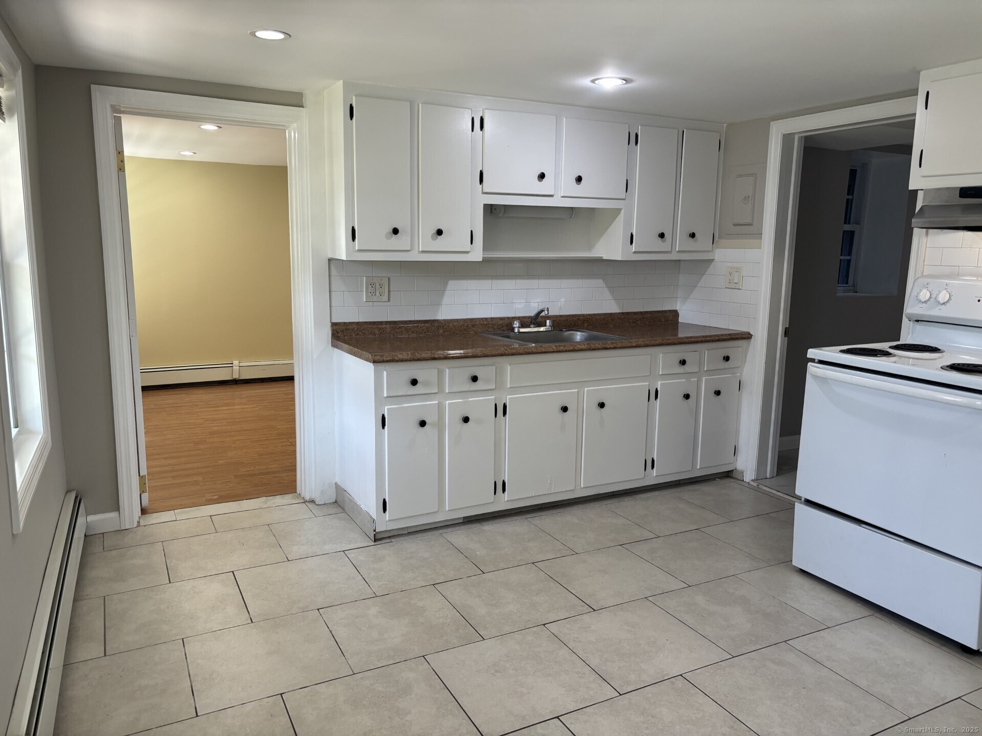 Greenwich, Connecticut 06831, United States, 2 Bedrooms Bedrooms, ,1 BathroomBathrooms,Residential,Active,187174