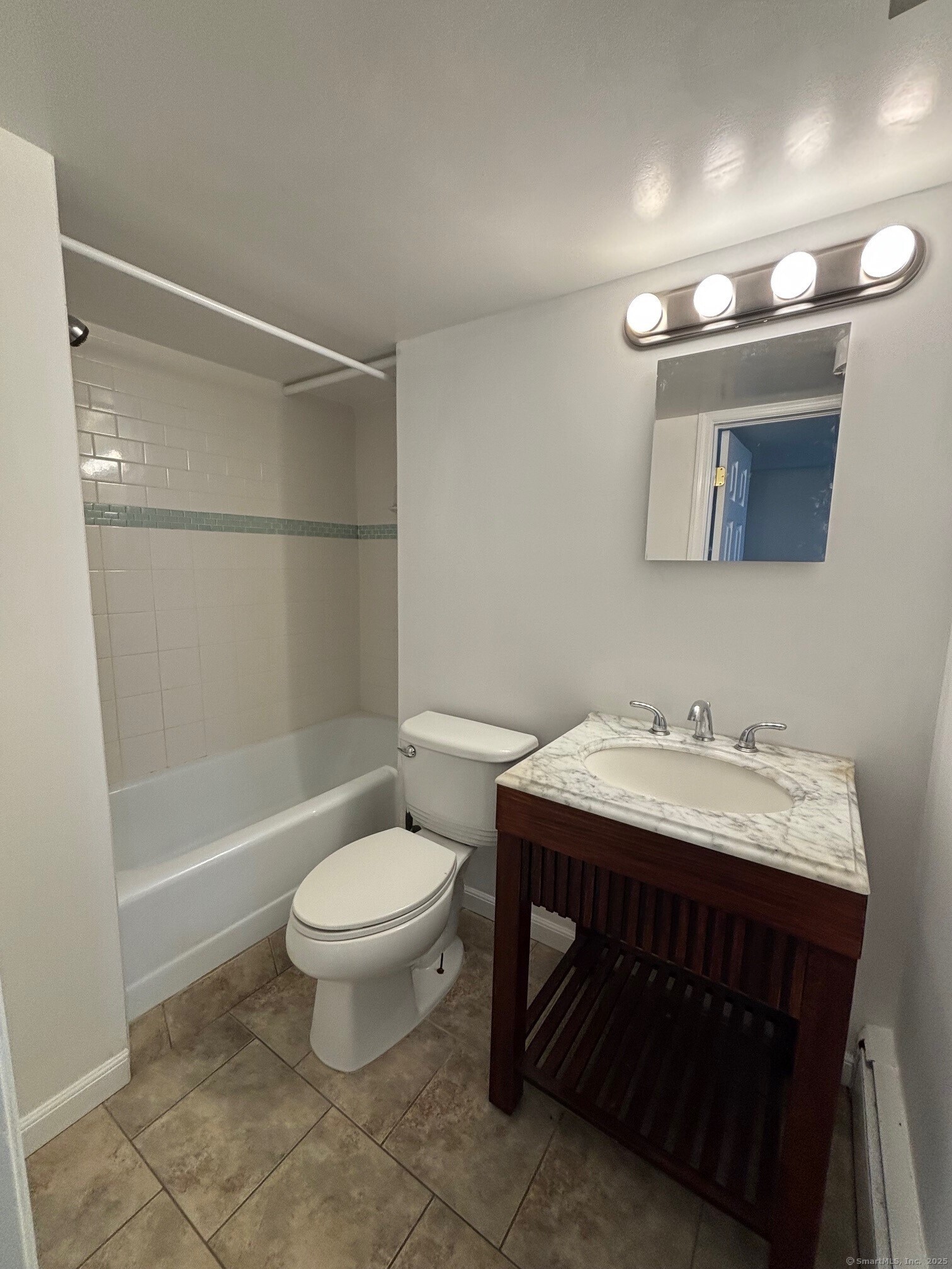 Greenwich, Connecticut 06831, United States, 2 Bedrooms Bedrooms, ,1 BathroomBathrooms,Residential,Active,187174