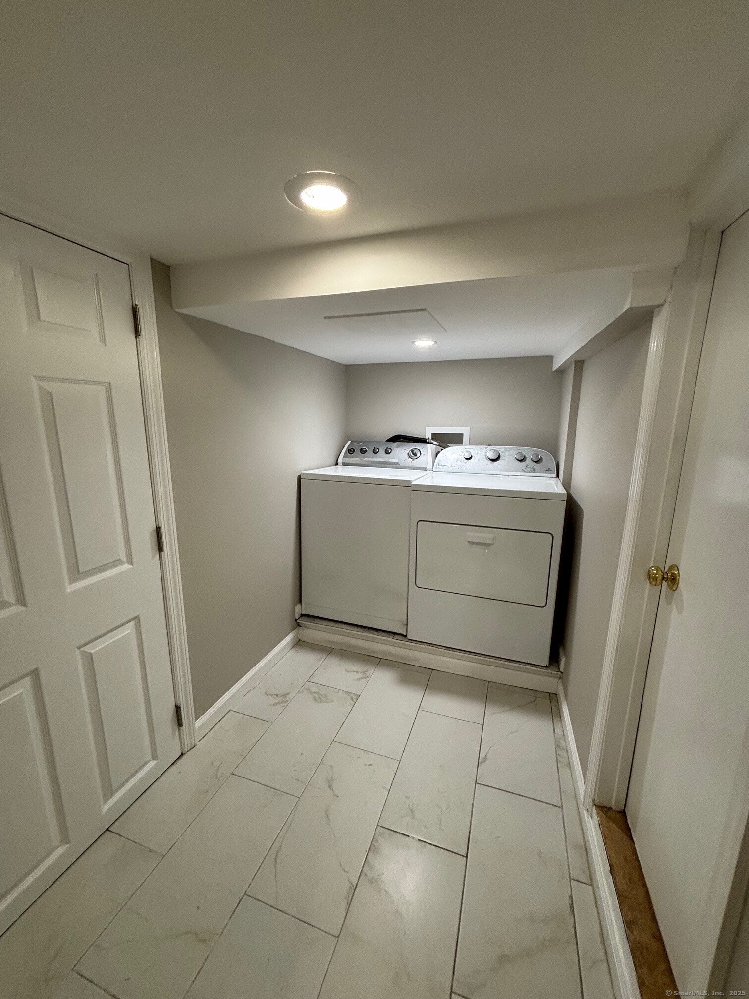 Greenwich, Connecticut 06831, United States, 2 Bedrooms Bedrooms, ,1 BathroomBathrooms,Residential,Active,187174