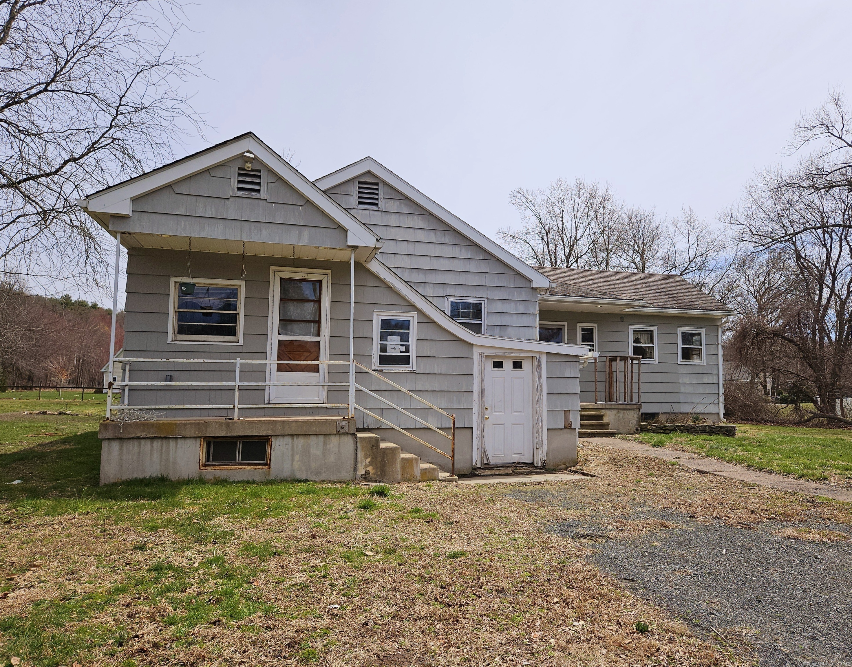 Property for Sale at Main Street, South Windsor, Connecticut - Bedrooms: 3 
Bathrooms: 1 
Rooms: 6  - $300,000