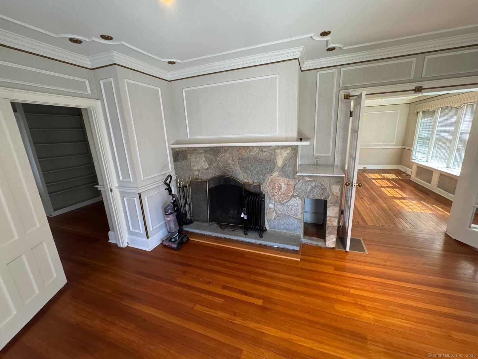 Rental Property at Brooklawn Place, Bridgeport, Connecticut - Bedrooms: 2 
Bathrooms: 1 
Rooms: 5  - $2,300 MO.
