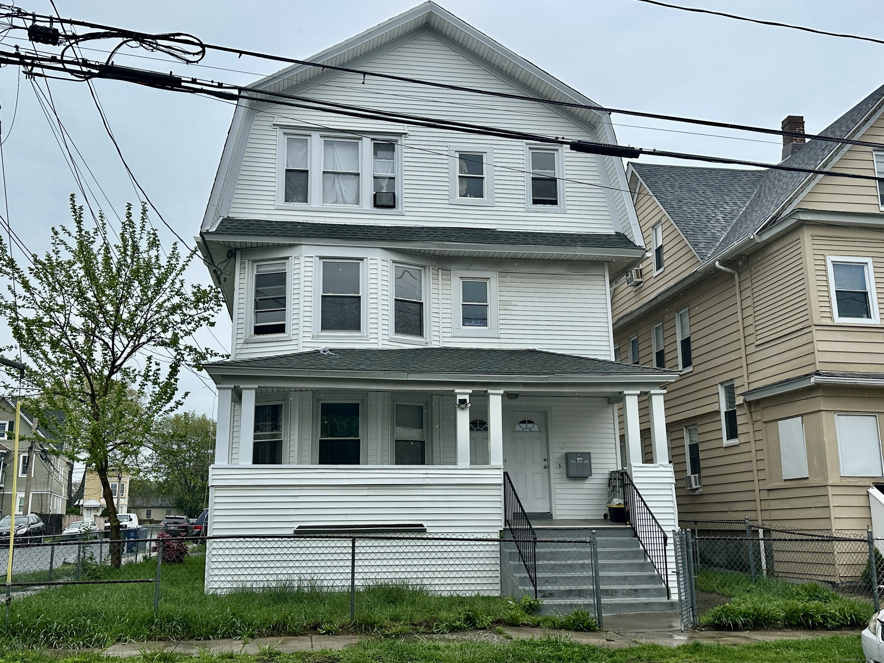 Davenport Street, Bridgeport, Connecticut - 3 Bedrooms  
1 Bathrooms  
5 Rooms - 