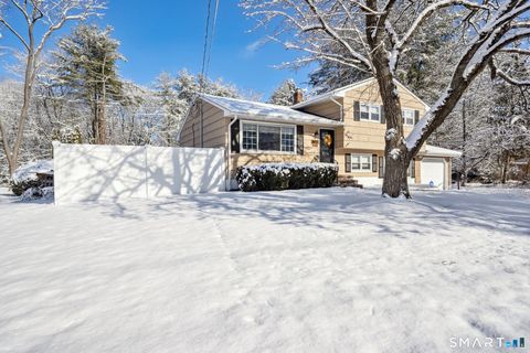 Photo of 10 Algonquin Road, Norwalk, CT 06851 (MLS # 24150033)