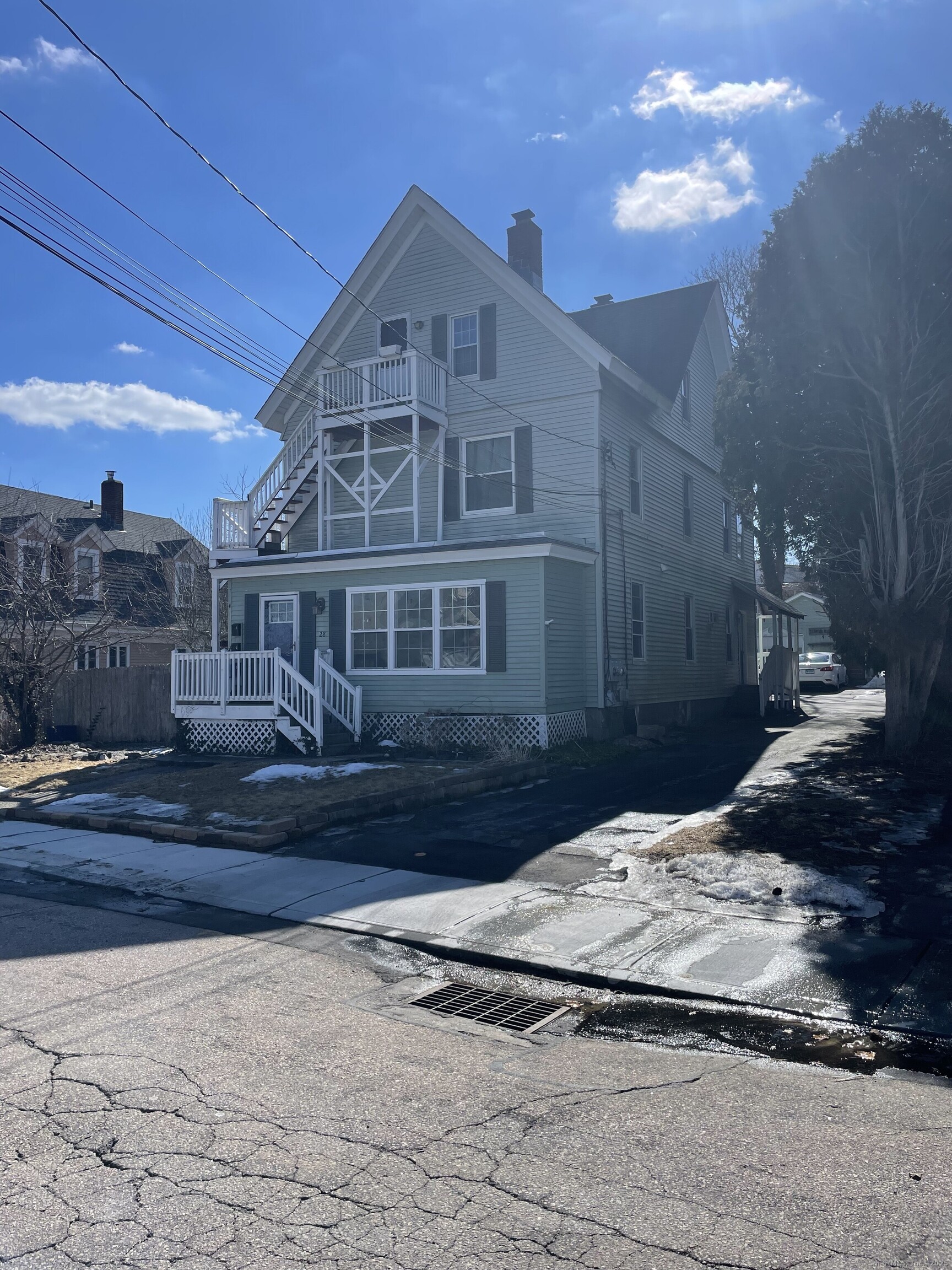 Stanton Street, Stonington, Connecticut - 2 Bedrooms  
2 Bathrooms  
5 Rooms - 