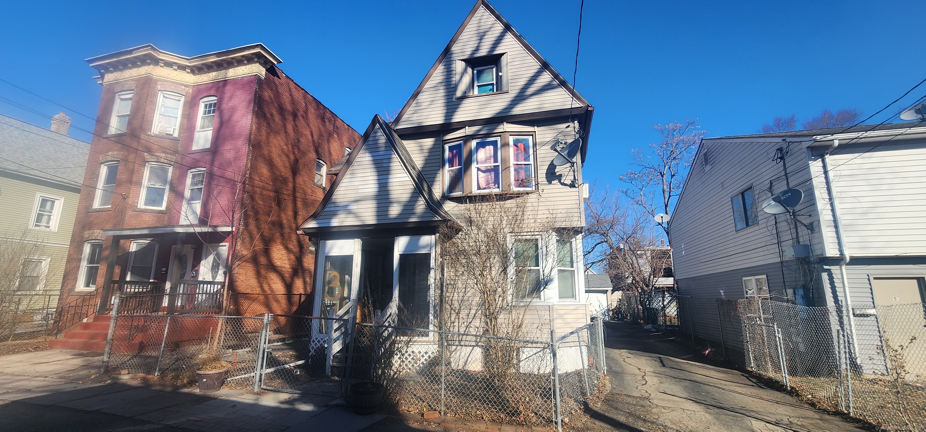 Property for Sale at Warner Street Extension, Hartford, Connecticut - Bedrooms: 4 
Bathrooms: 2 
Rooms: 8  - $215,000