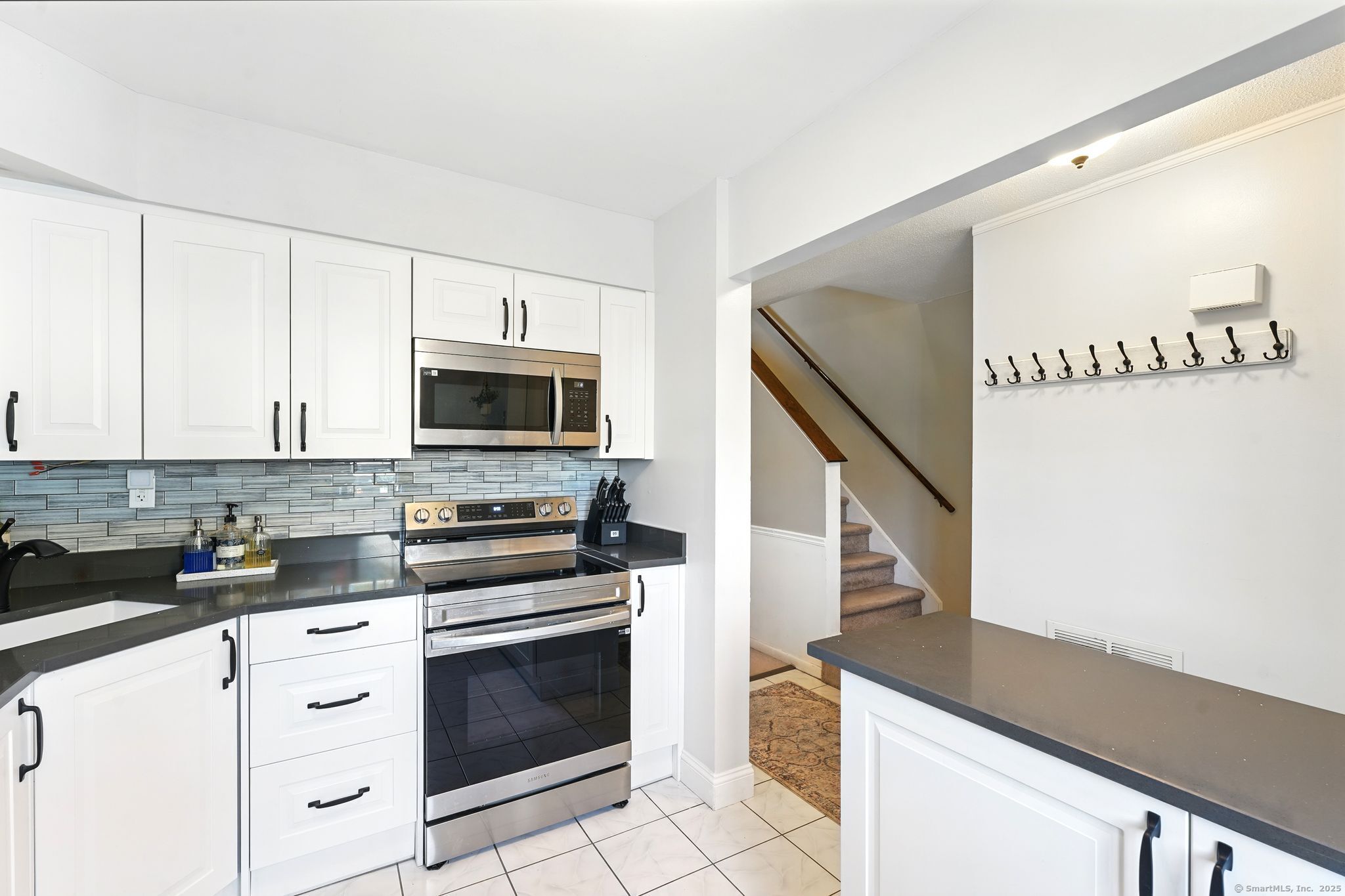 135 Village Square Drive #APT 8, New Britain, Connecticut image 3