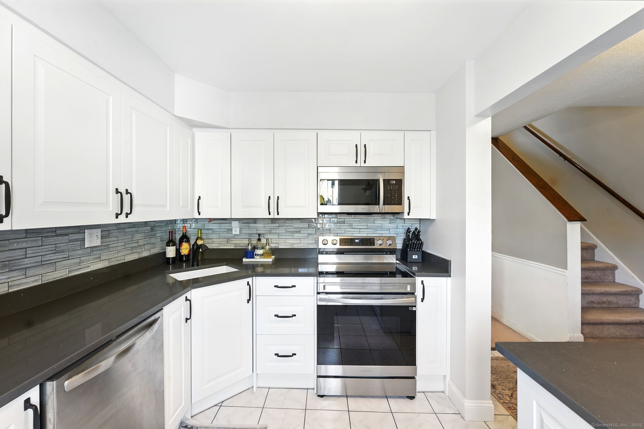 135 Village Square Drive #APT 8, New Britain, Connecticut image 4