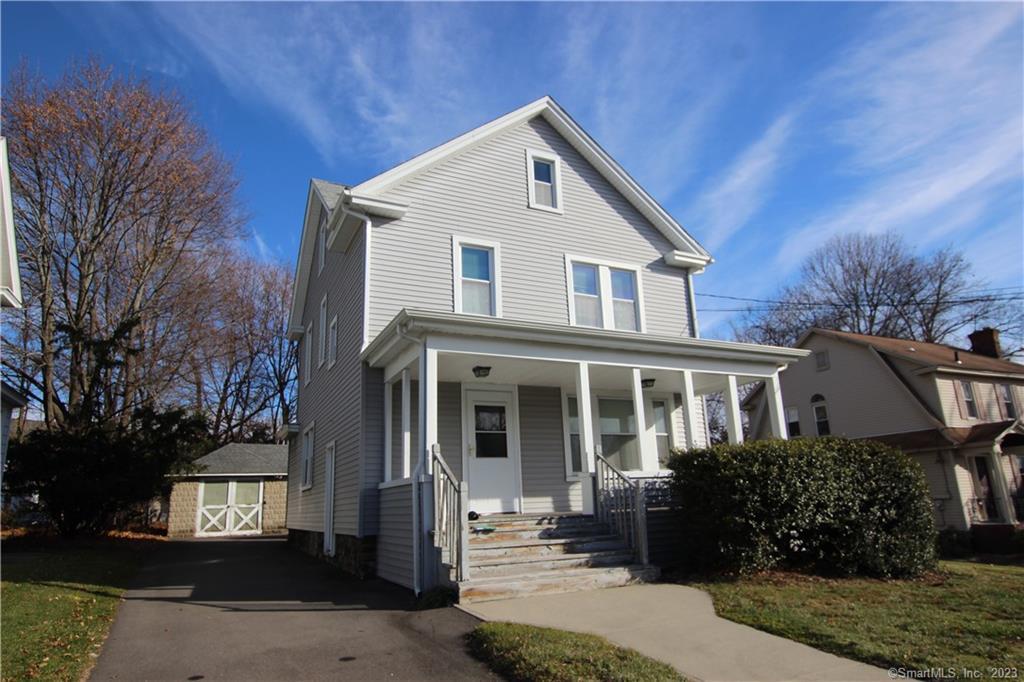 13 Crane Street, Danbury, Connecticut - 3 Bedrooms  
2 Bathrooms  
7 Rooms - 