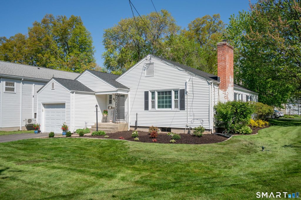 Photo of 42 Haynes Road, West Hartford, CT 06117 (MLS # 24174578)