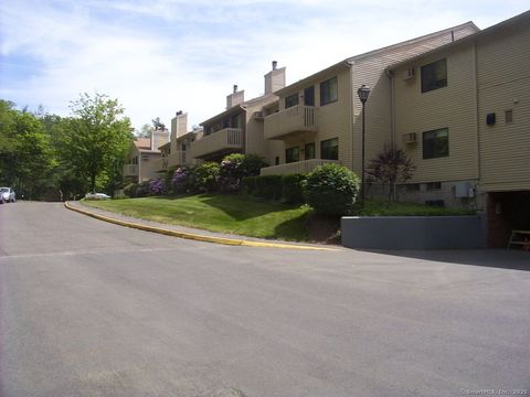 Tiny photo for 40 Firetown Road #APT 39, Simsbury, CT 06070 (MLS # 24136366)