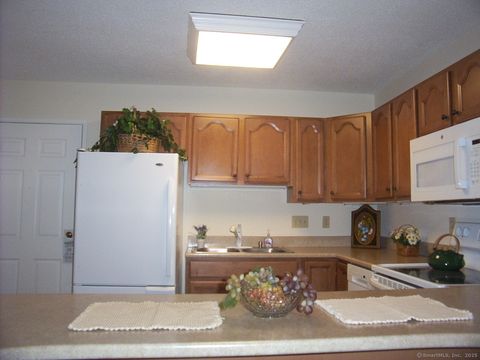 Tiny photo for 40 Firetown Road #APT 39, Simsbury, CT 06070 (MLS # 24136366)