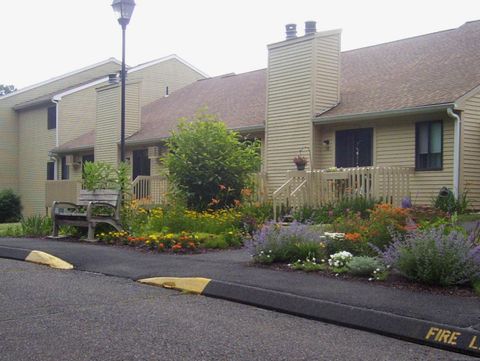 Tiny photo for 40 Firetown Road #APT 39, Simsbury, CT 06070 (MLS # 24136366)