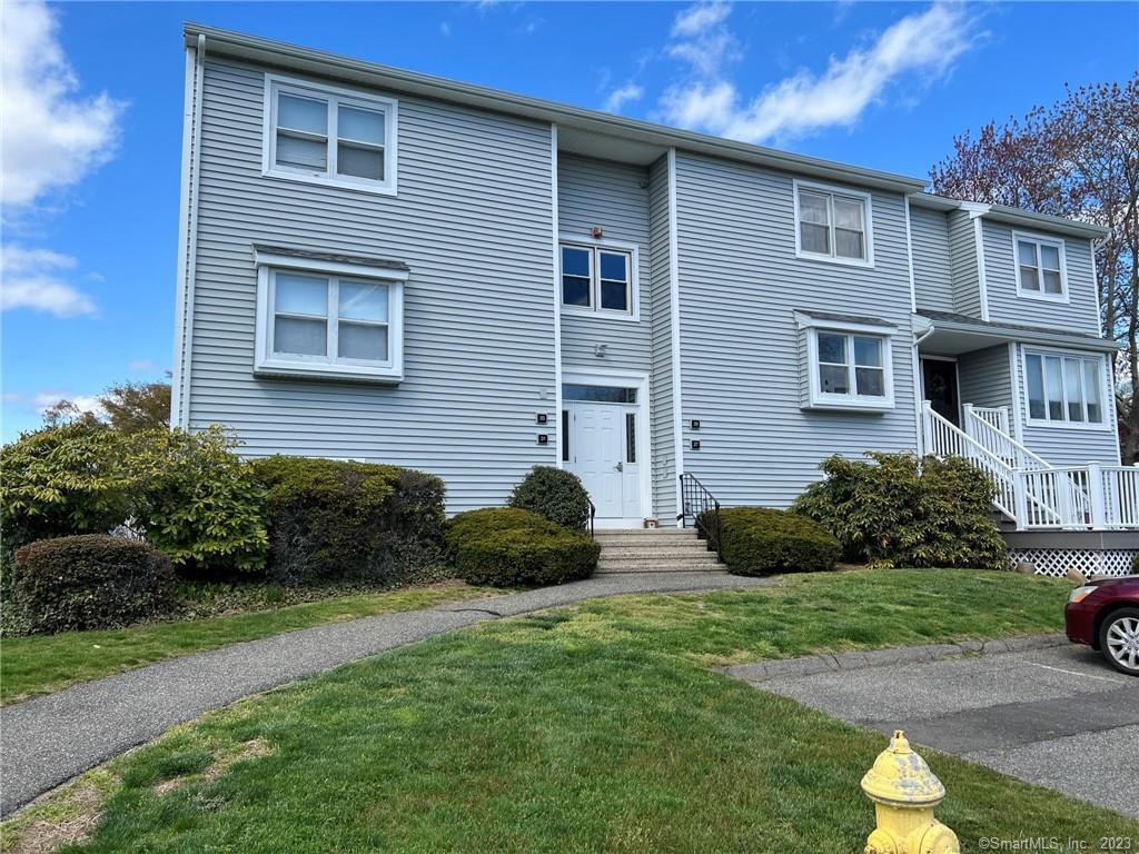 33 Carriage Drive 33, Milford, Connecticut - 1 Bedrooms  
1 Bathrooms  
3 Rooms - 
