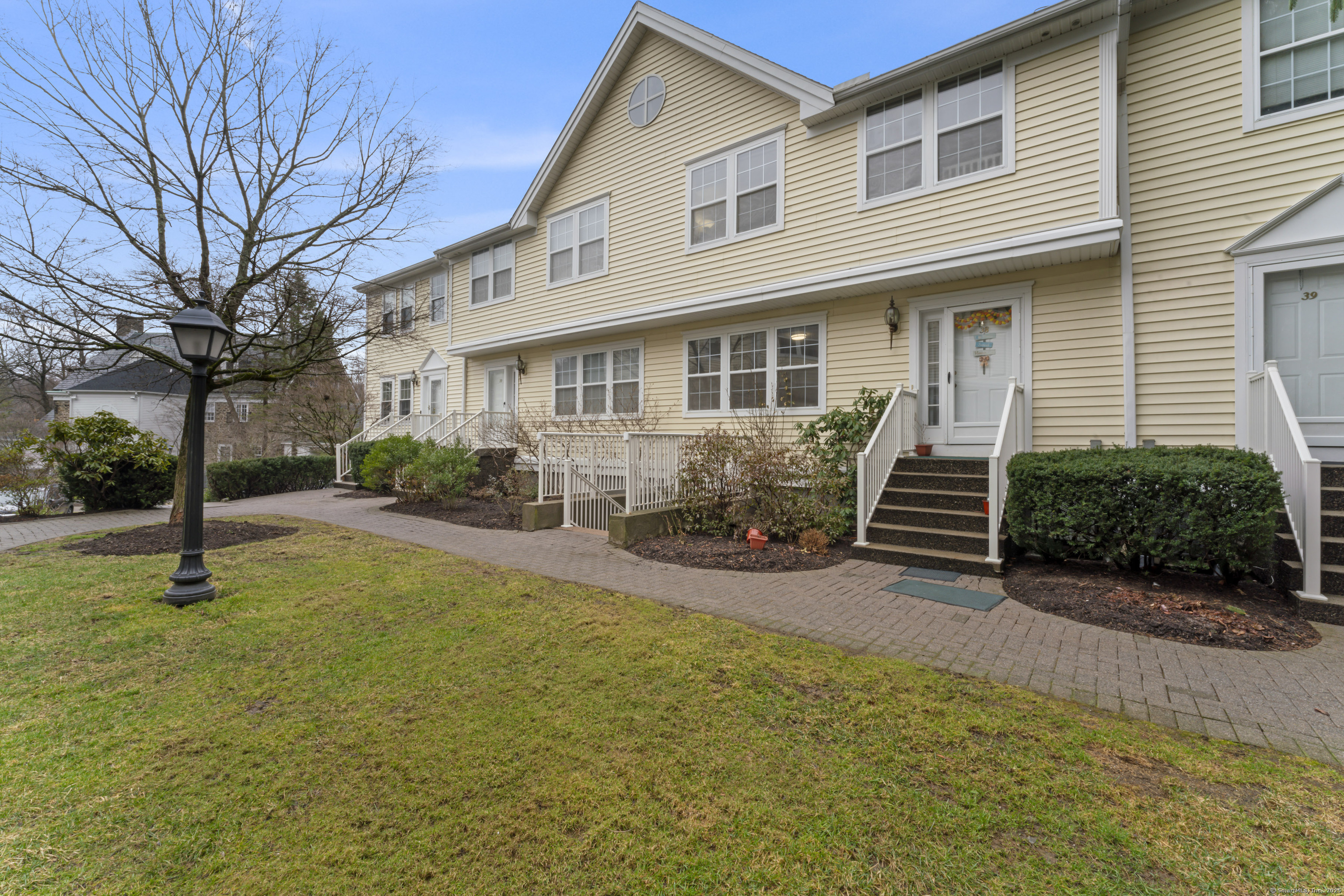 Property for Sale at Danbury Road Apt 38, Ridgefield, Connecticut - Bedrooms: 2 
Bathrooms: 3 
Rooms: 5  - $485,000