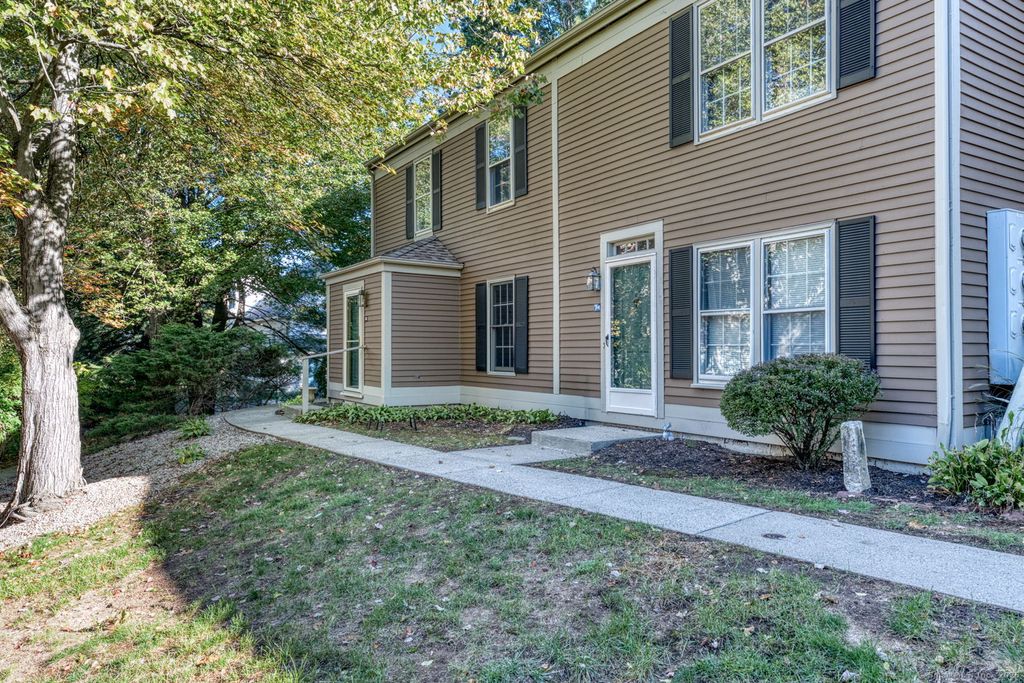 Photo of 32 Newberry Lane #32, Glastonbury, CT 06033 (MLS # 24132821)