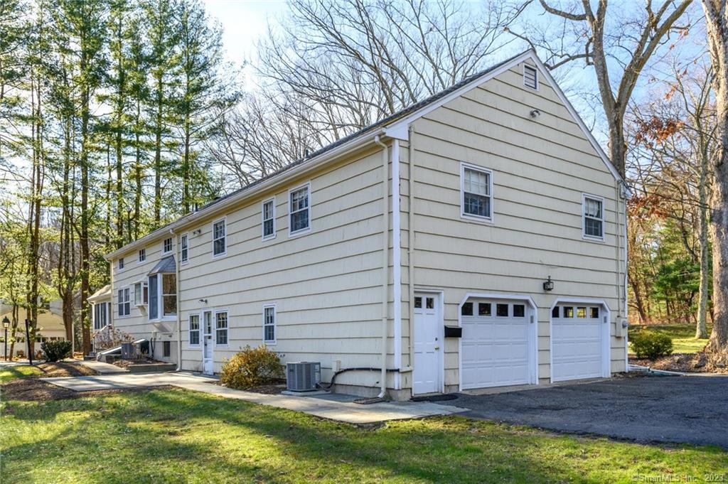Photo 4 of 40 of 46 Brookdale Drive house