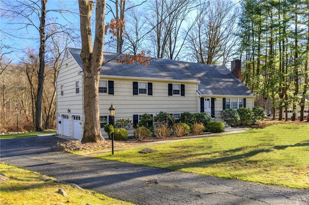 Photo 3 of 40 of 46 Brookdale Drive house