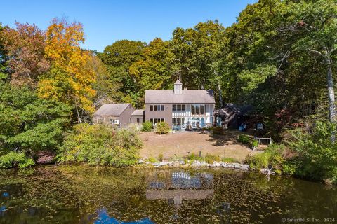 A home in Deep River