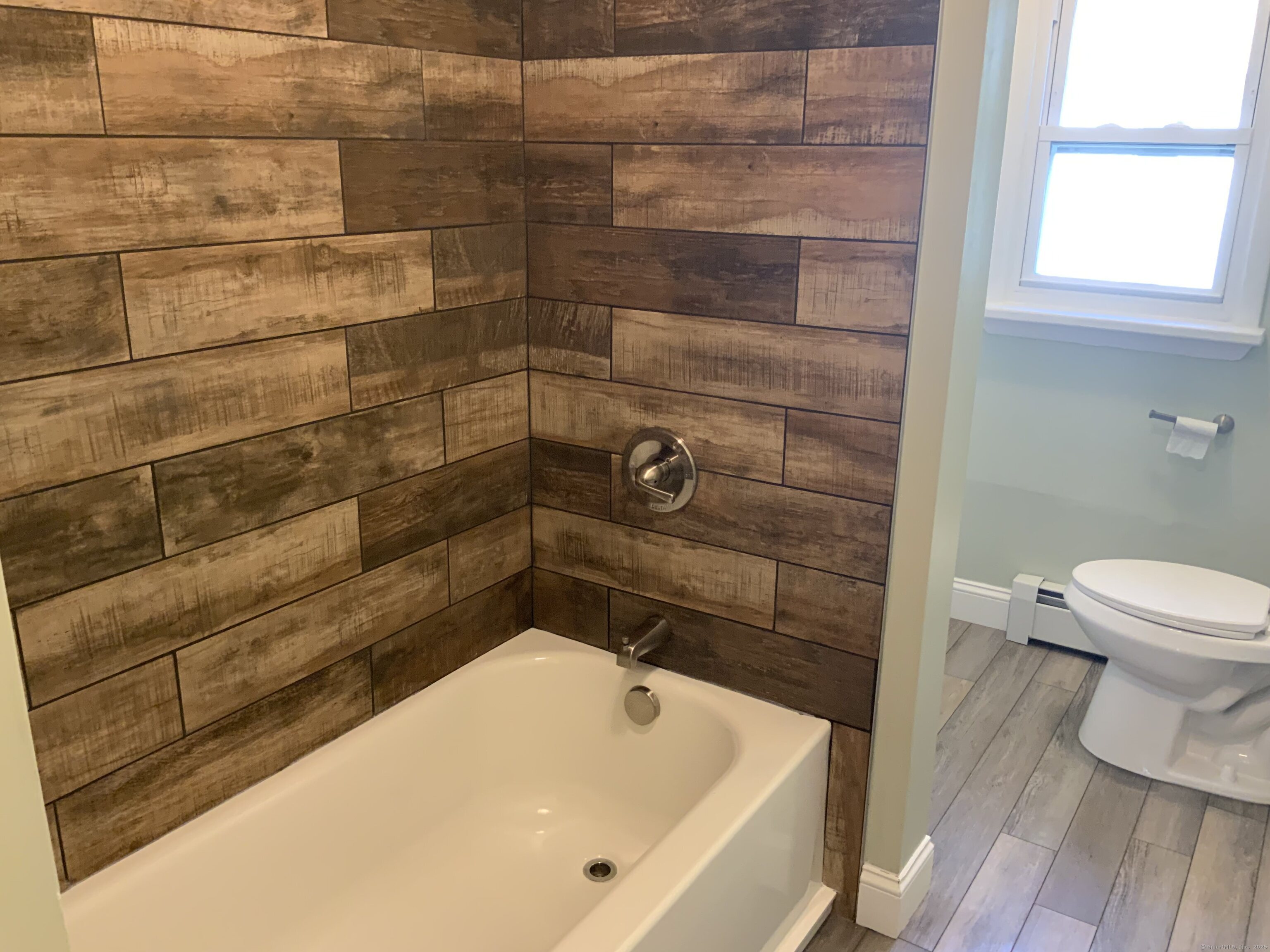 East Hartford, Connecticut 06108, United States, 2 Bedrooms Bedrooms, ,1 BathroomBathrooms,Residential,Active,212642