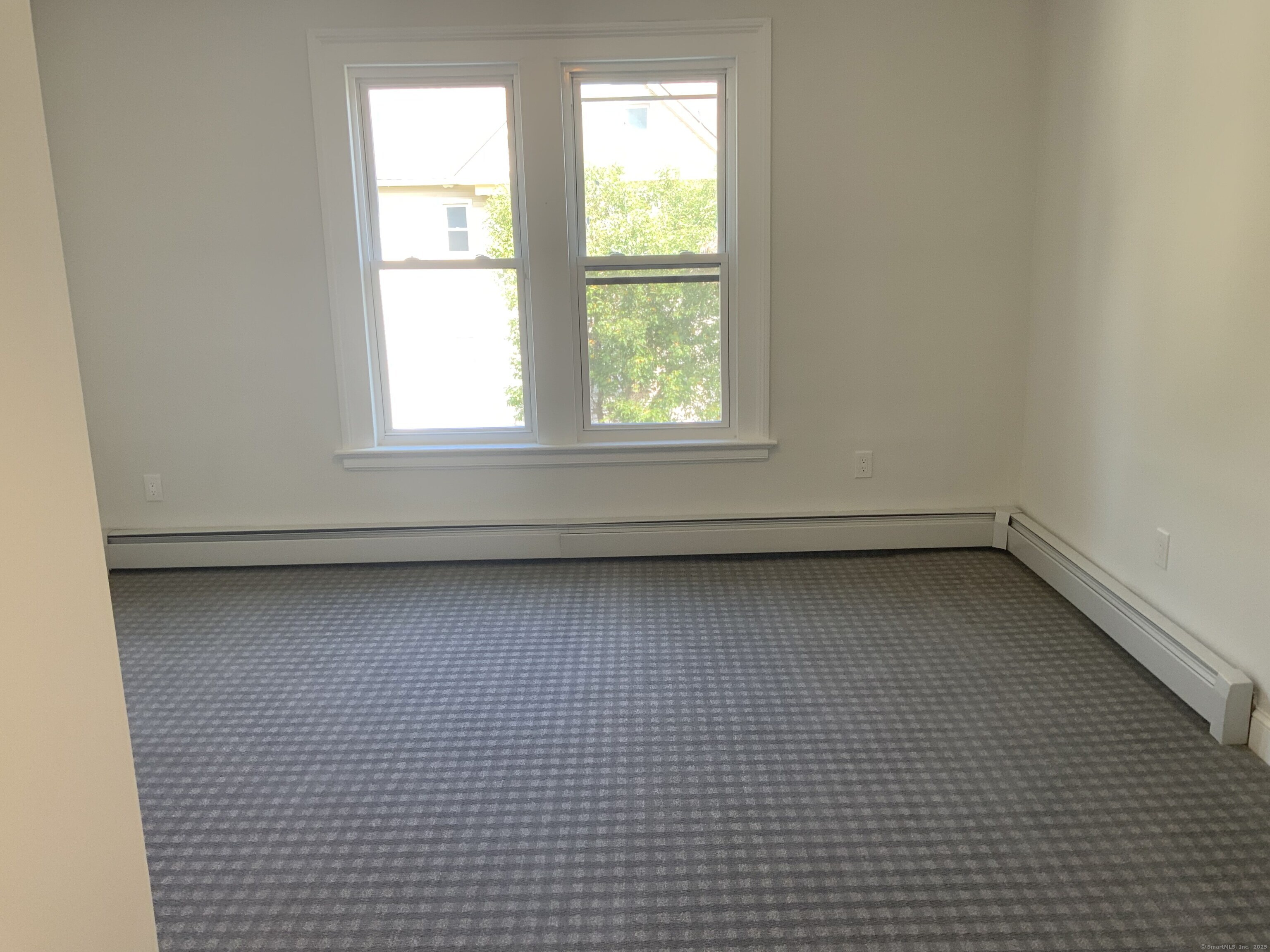 East Hartford, Connecticut 06108, United States, 2 Bedrooms Bedrooms, ,1 BathroomBathrooms,Residential,Active,212642