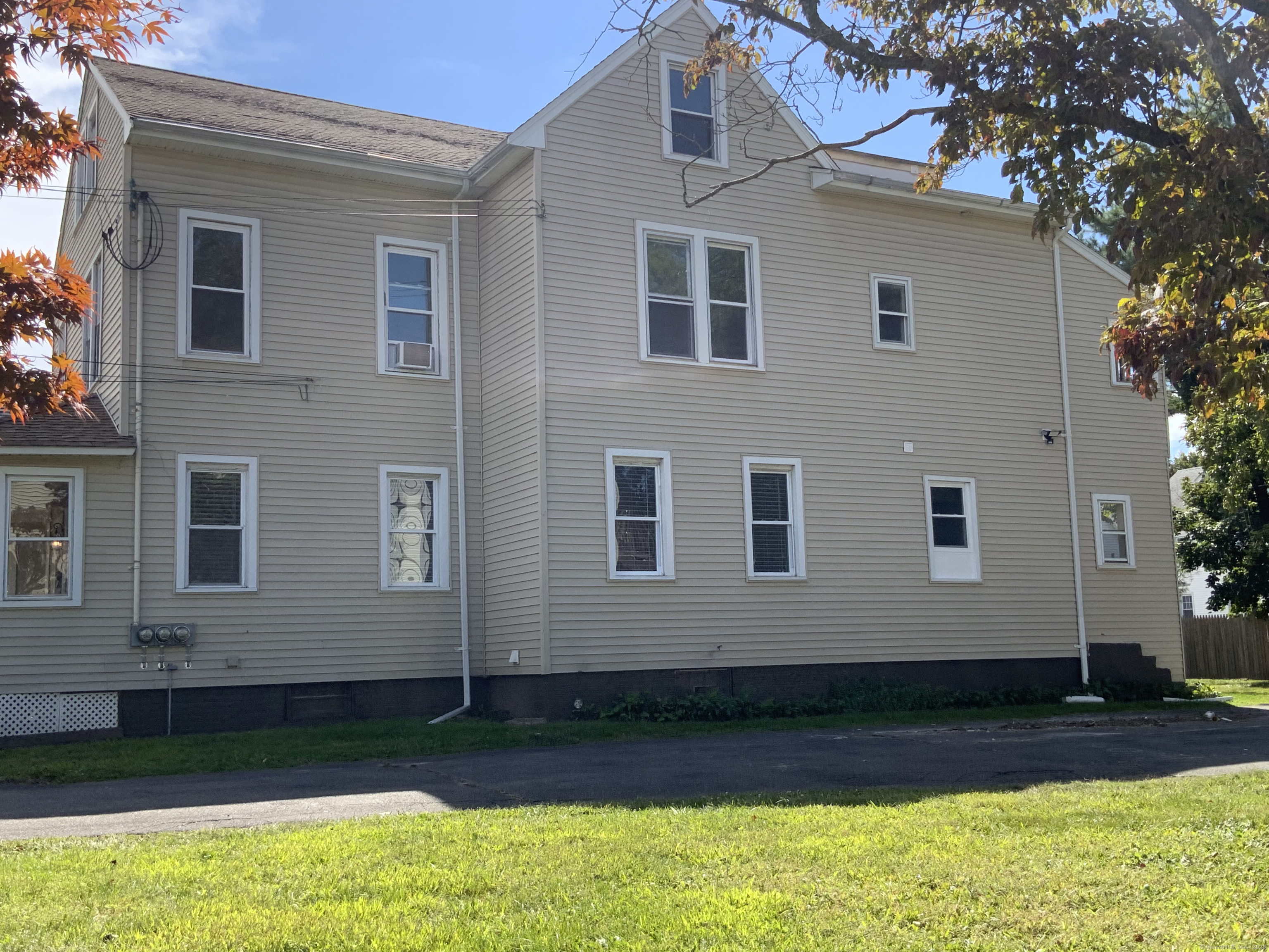 East Hartford, Connecticut 06108, United States, 2 Bedrooms Bedrooms, ,1 BathroomBathrooms,Residential,Active,212642