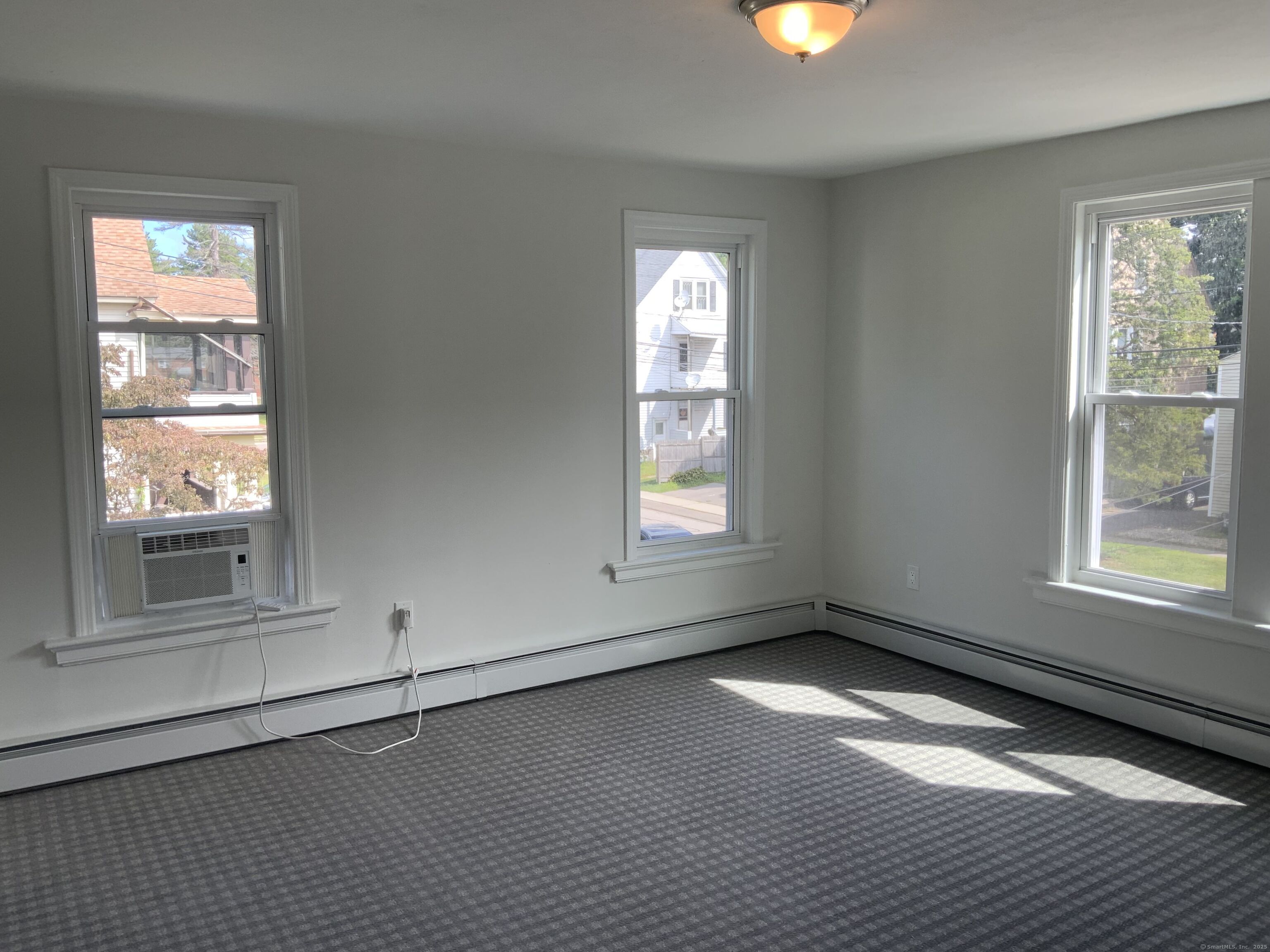 East Hartford, Connecticut 06108, United States, 2 Bedrooms Bedrooms, ,1 BathroomBathrooms,Residential,Active,212642