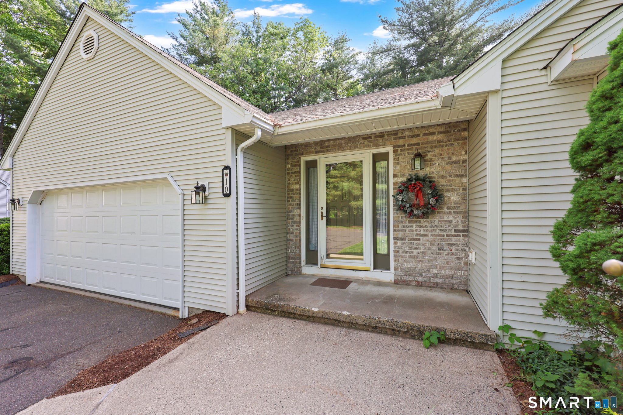 10 Knollwood Circle