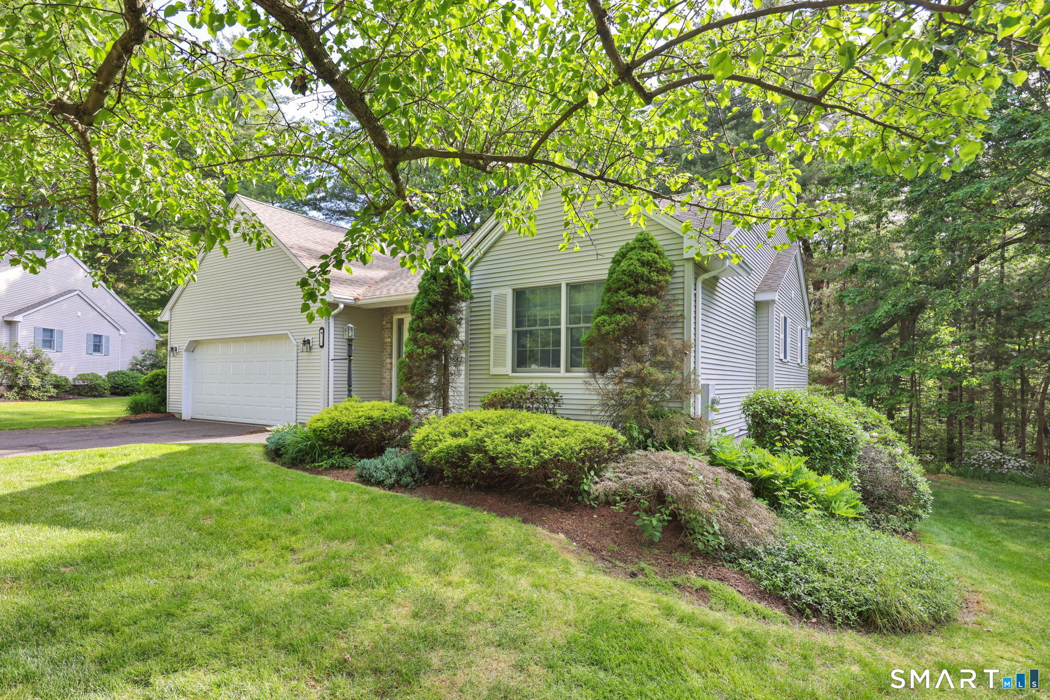 10 Knollwood Circle