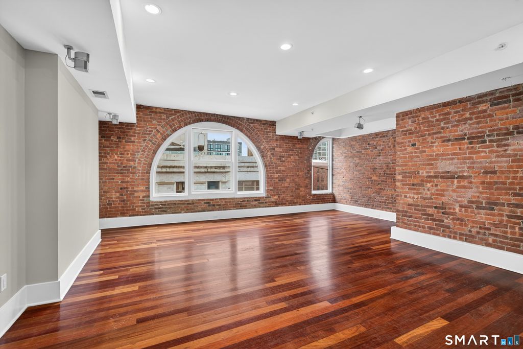 Photo of 116 Crown Street #APT 4B, New Haven, CT 06510 (MLS # 24147200)