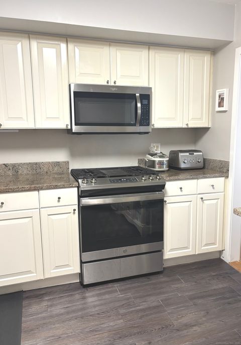 Tiny photo for 109 Harbour Close #109, New Haven, CT 06519 (MLS # 24134684)