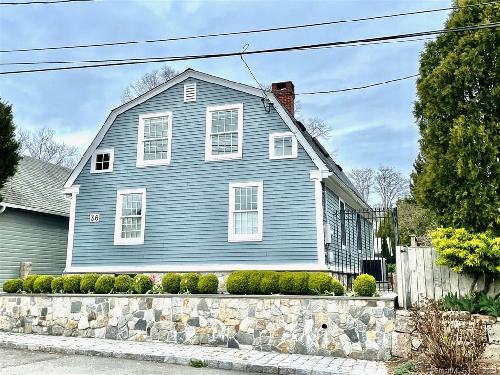 36 Orchard Street, Stonington, Connecticut - 2 Bedrooms  
3 Bathrooms  
5 Rooms - 