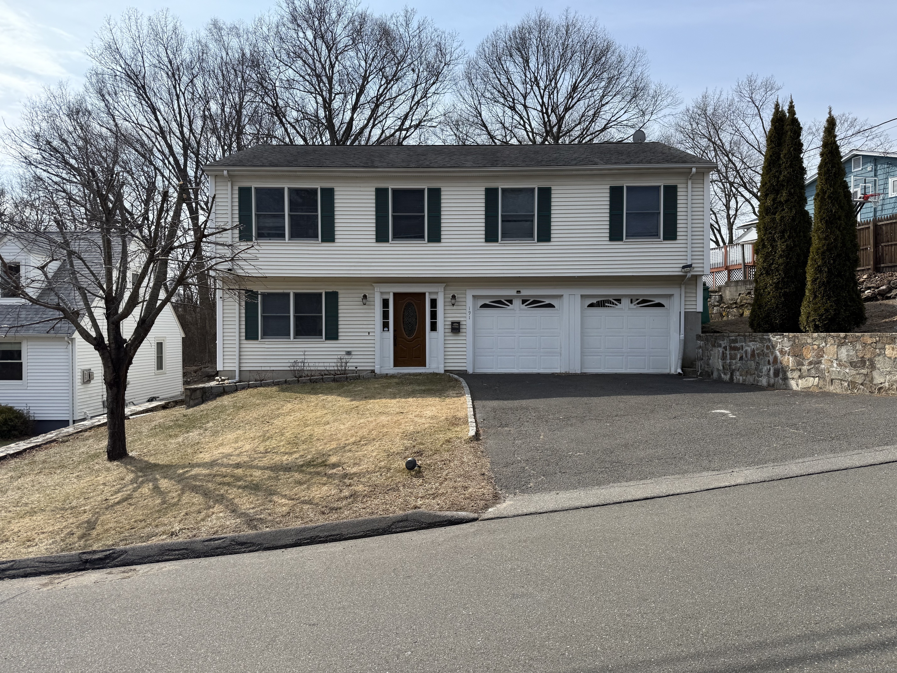 Rental Property at Sunset Avenue, Fairfield, Connecticut - Bedrooms: 3 
Bathrooms: 2 
Rooms: 6  - $5,200 MO.