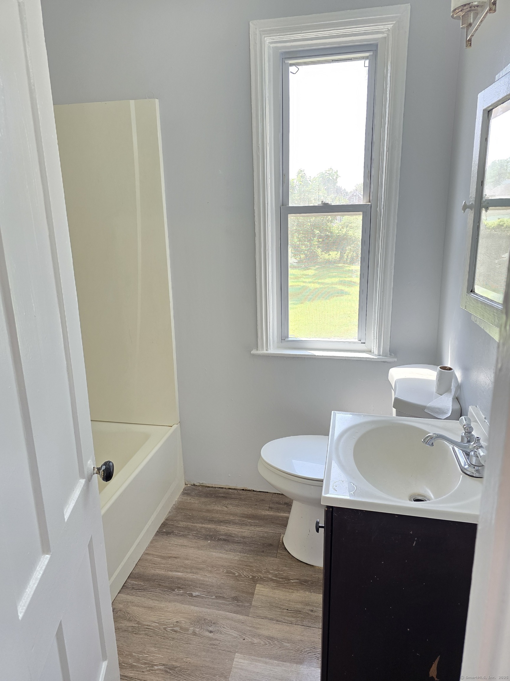 East Hartford, Connecticut 06108, United States, 4 Bedrooms Bedrooms, ,2 BathroomsBathrooms,Residential,Pending,172699