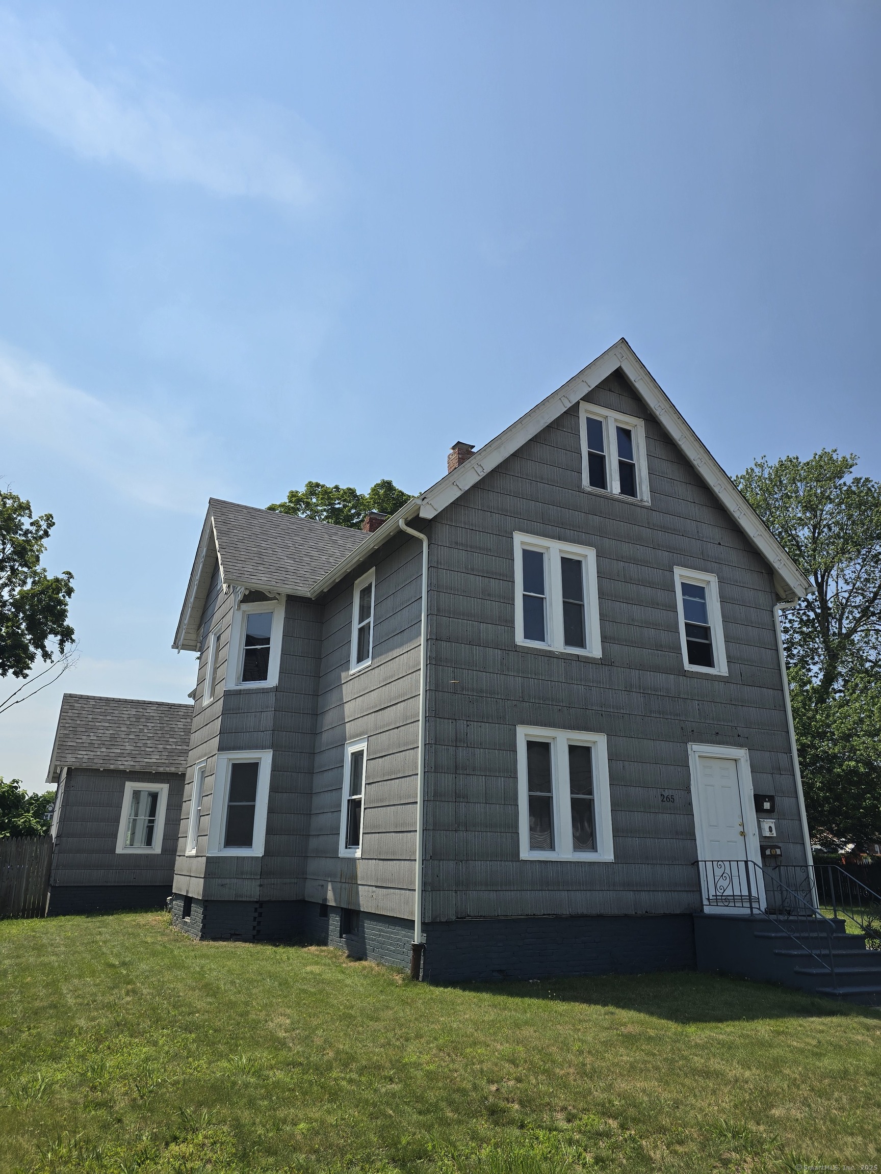 East Hartford, Connecticut 06108, United States, 4 Bedrooms Bedrooms, ,2 BathroomsBathrooms,Residential,Pending,172699