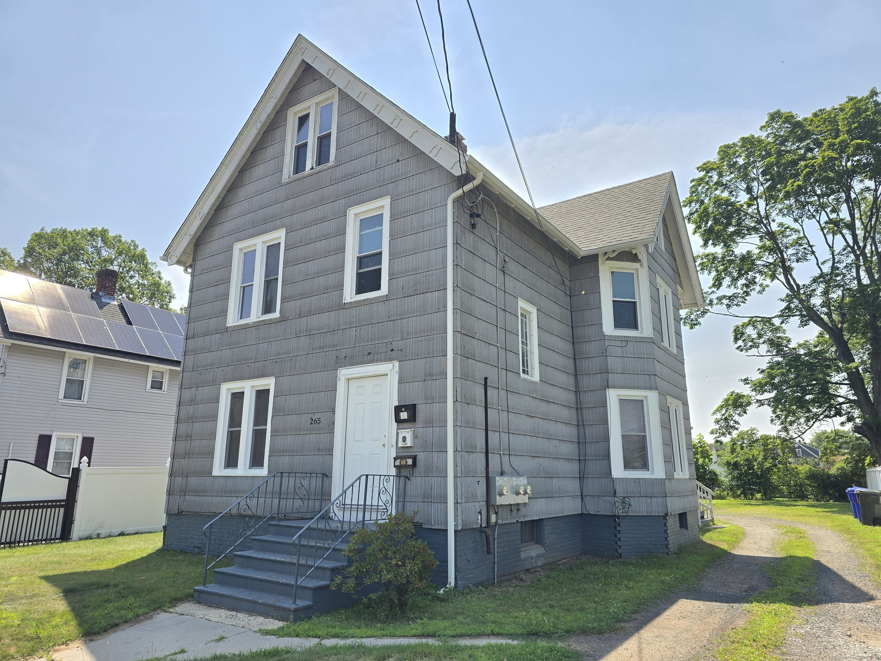 East Hartford, Connecticut 06108, United States, 4 Bedrooms Bedrooms, ,2 BathroomsBathrooms,Residential,Pending,172699