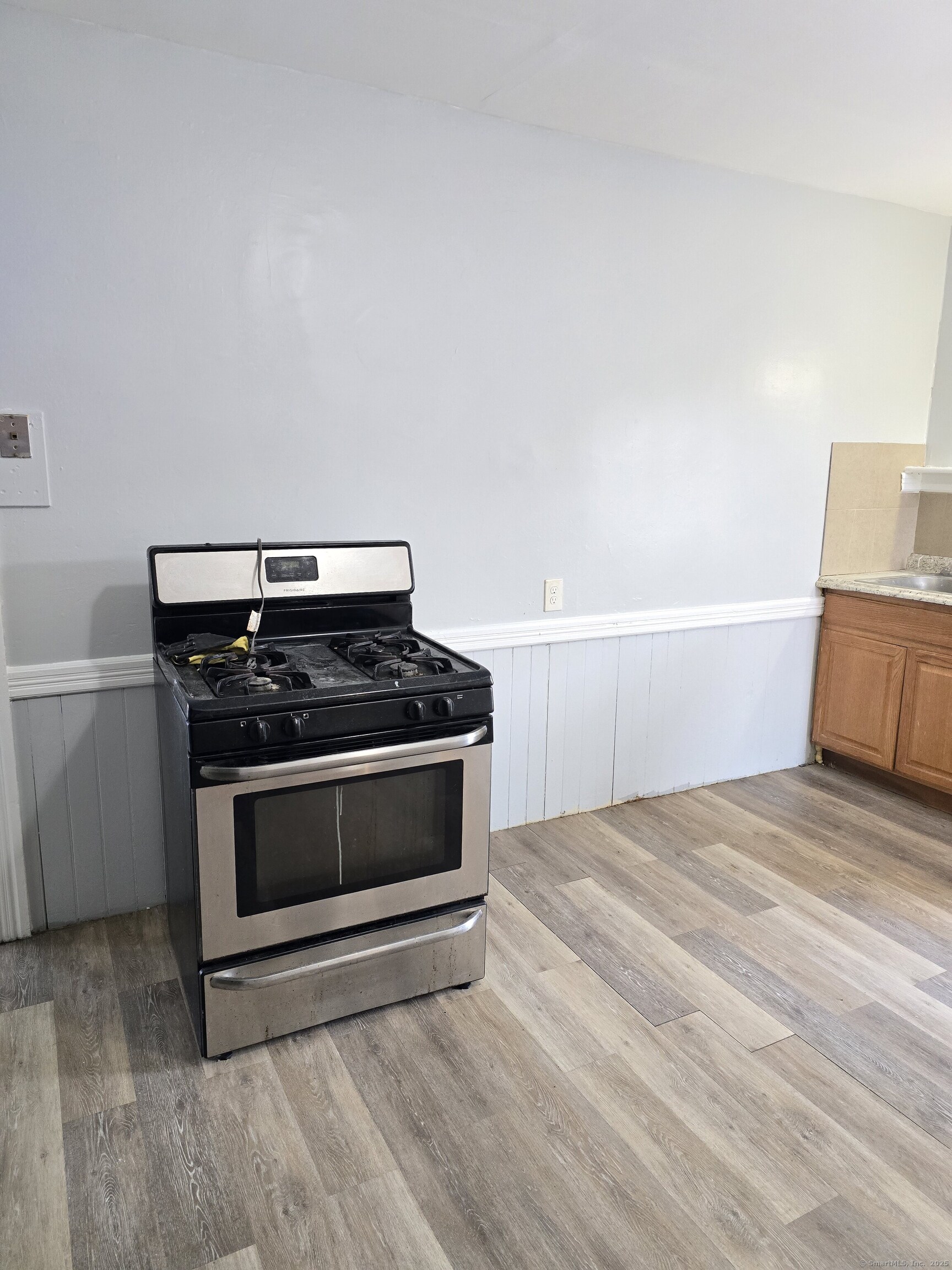 East Hartford, Connecticut 06108, United States, 4 Bedrooms Bedrooms, ,2 BathroomsBathrooms,Residential,Pending,172699