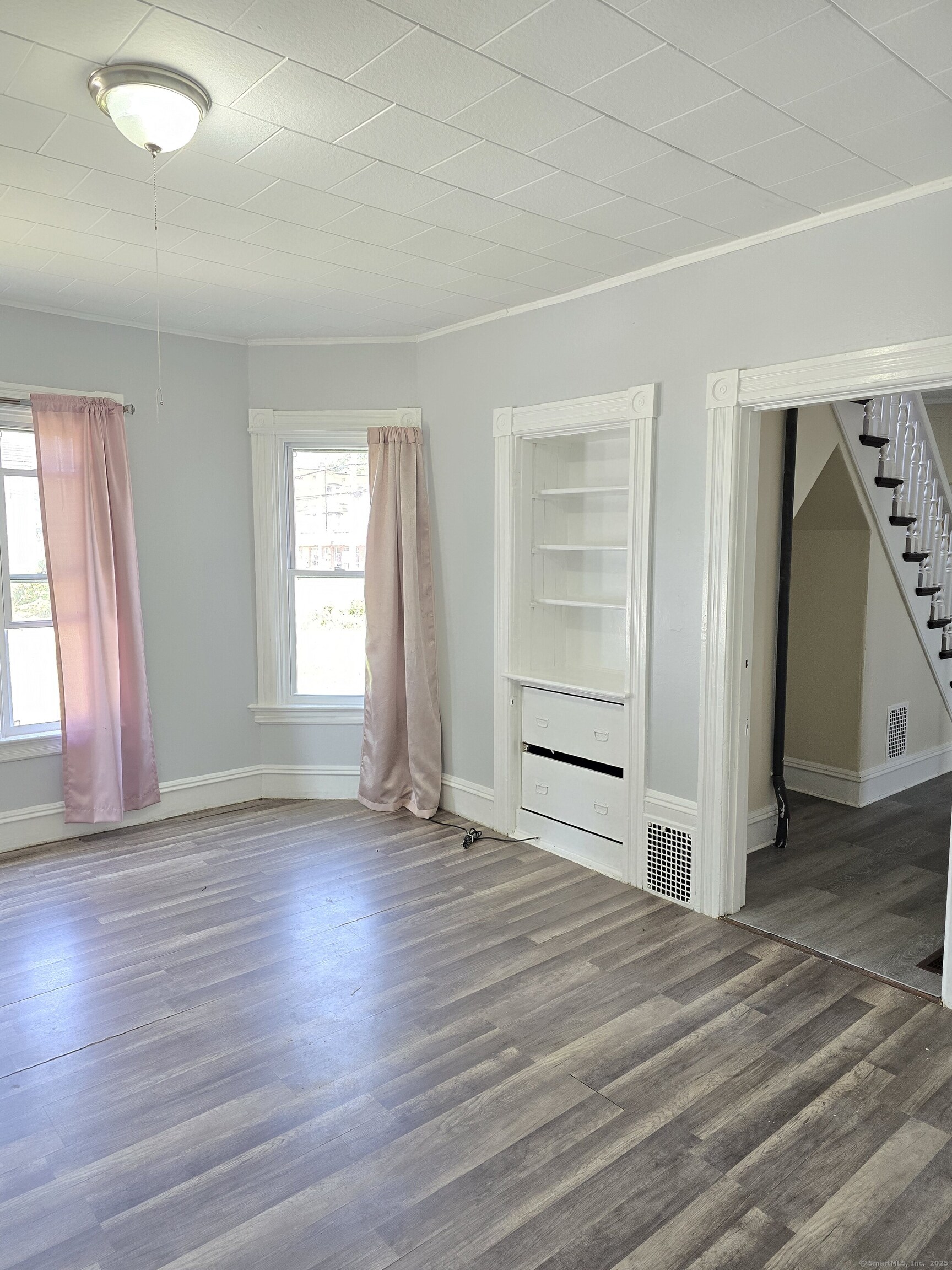 East Hartford, Connecticut 06108, United States, 4 Bedrooms Bedrooms, ,2 BathroomsBathrooms,Residential,Pending,172699